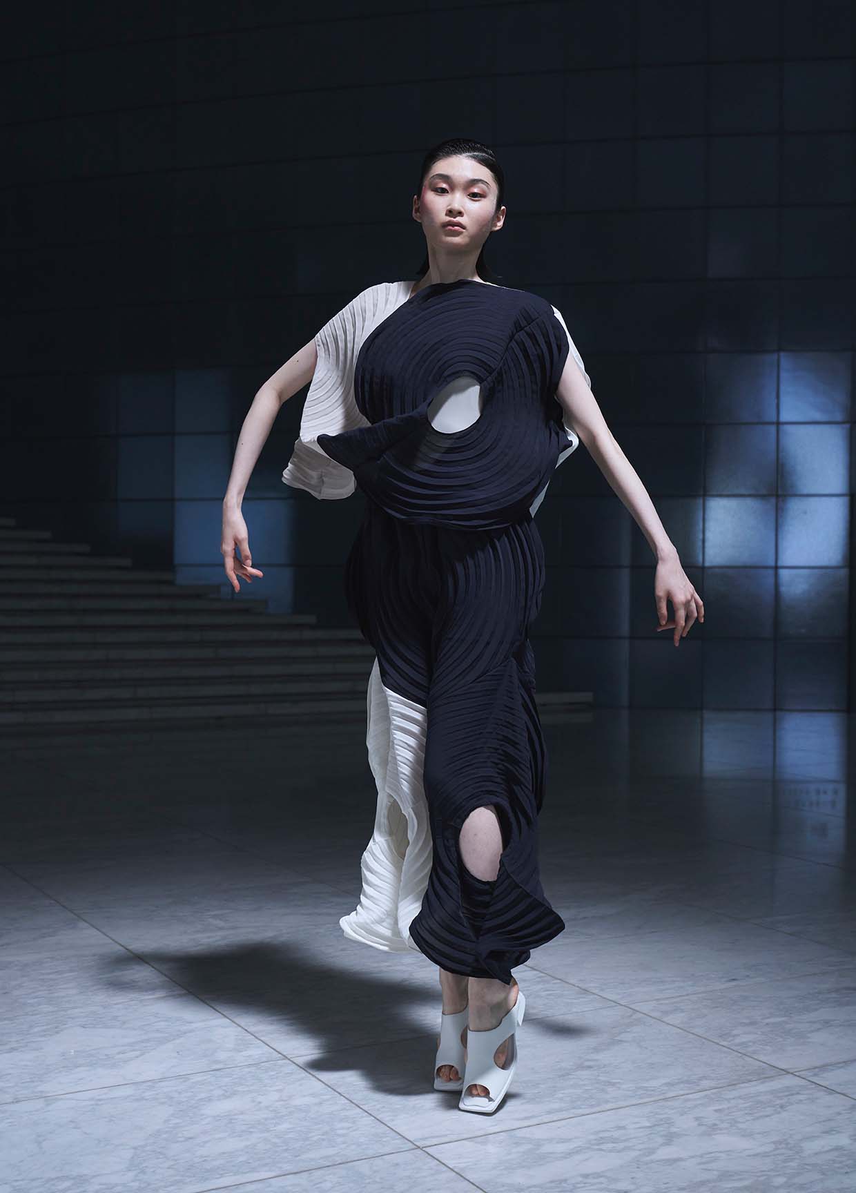 メ4409 ISSEY MIYAKE（イッセイミヤケ)チュニックor コートM