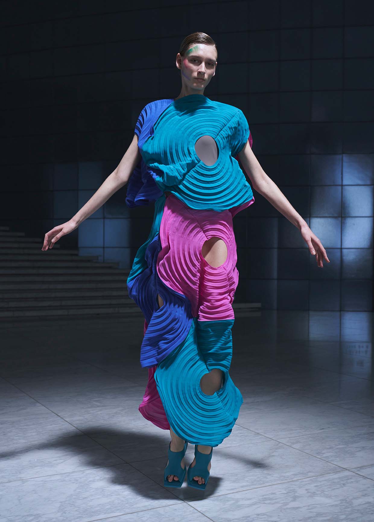 ISSEY MIYAKE SPRING SUMMER 2022 コレクション32 – isseymiyake.com