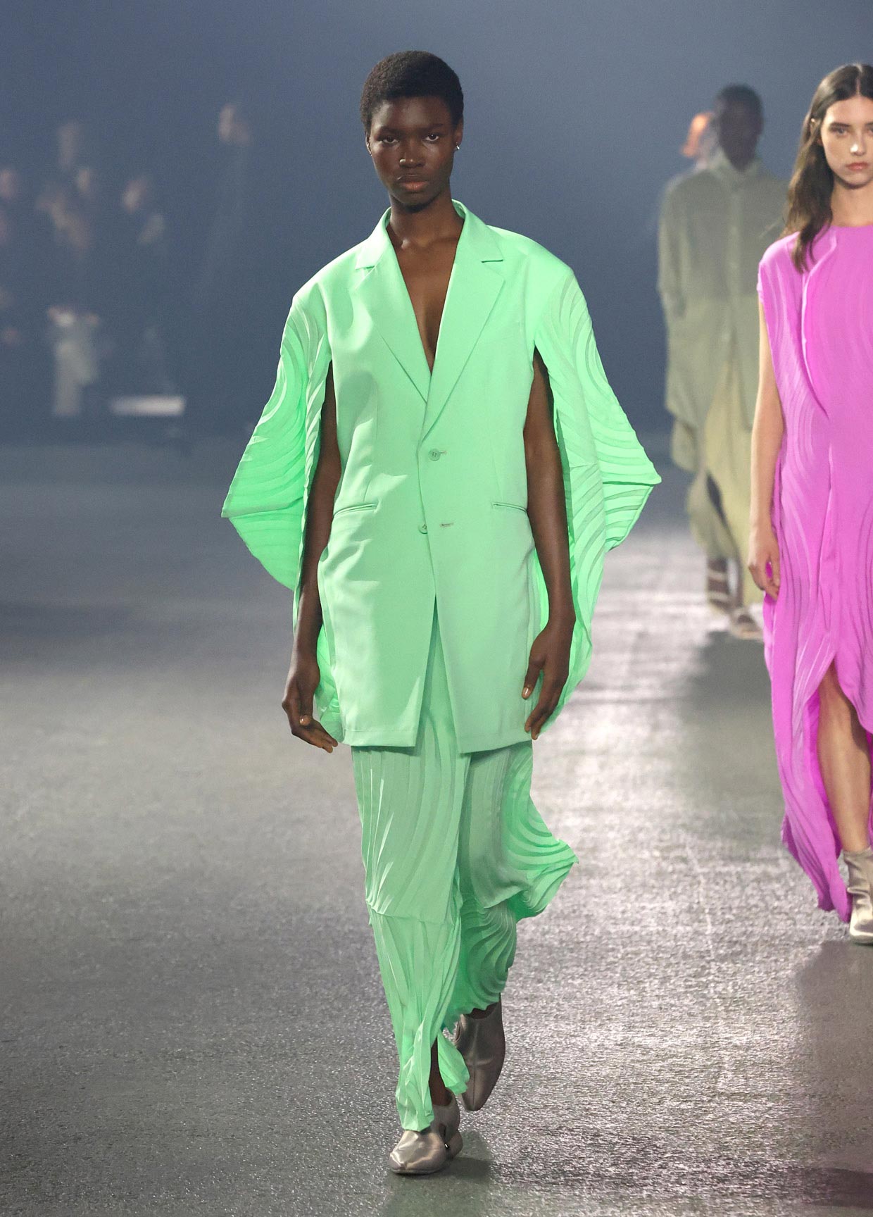 ISSEY MIYAKE SPRING SUMMER 2023 コレクション21 – isseymiyake.com