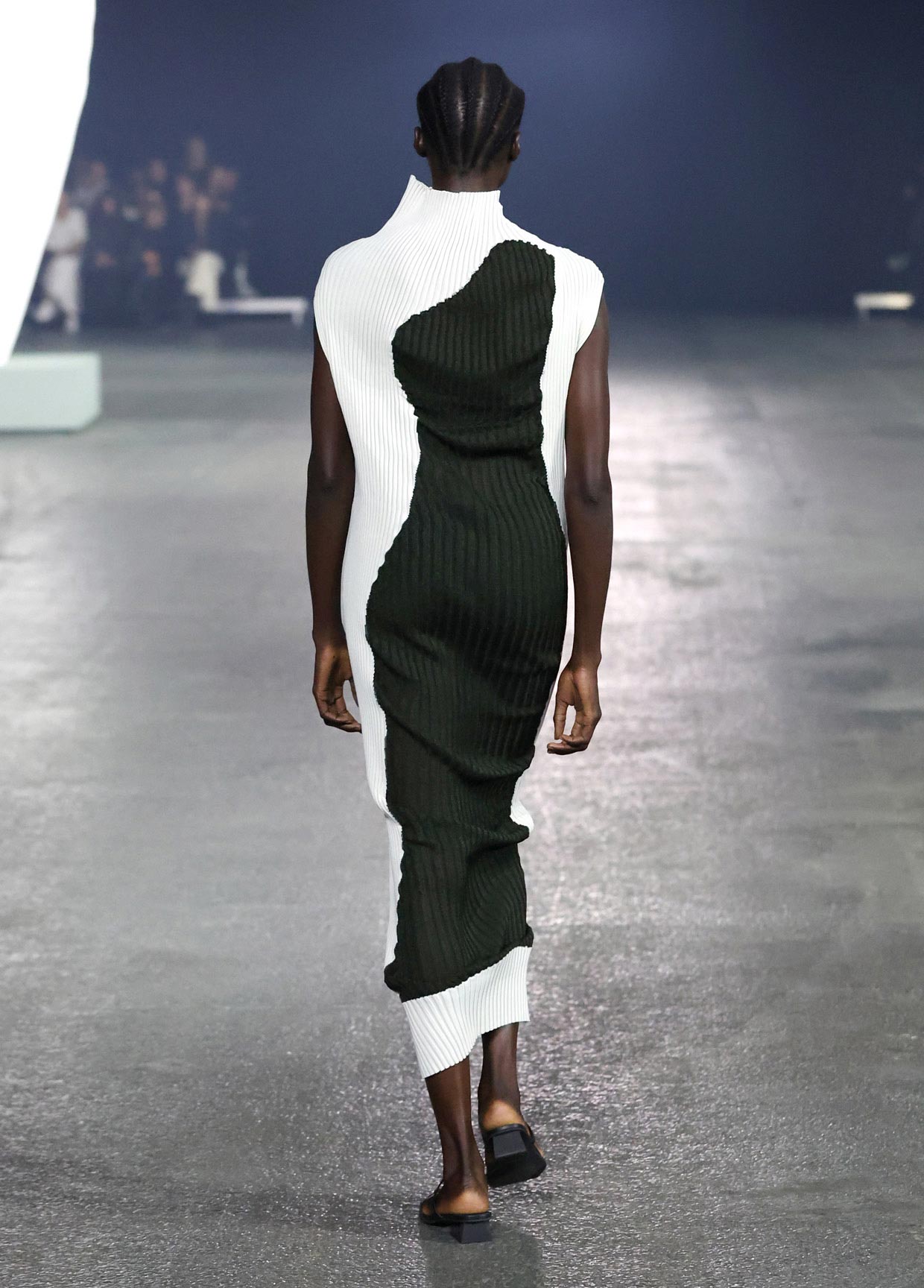 ISSEY MIYAKE コレクション SPRING SUMMER 2023 – isseymiyake.com ISSEY MIYAKE コレクション SPRING SUMMER 2023 – isseymiyake.com