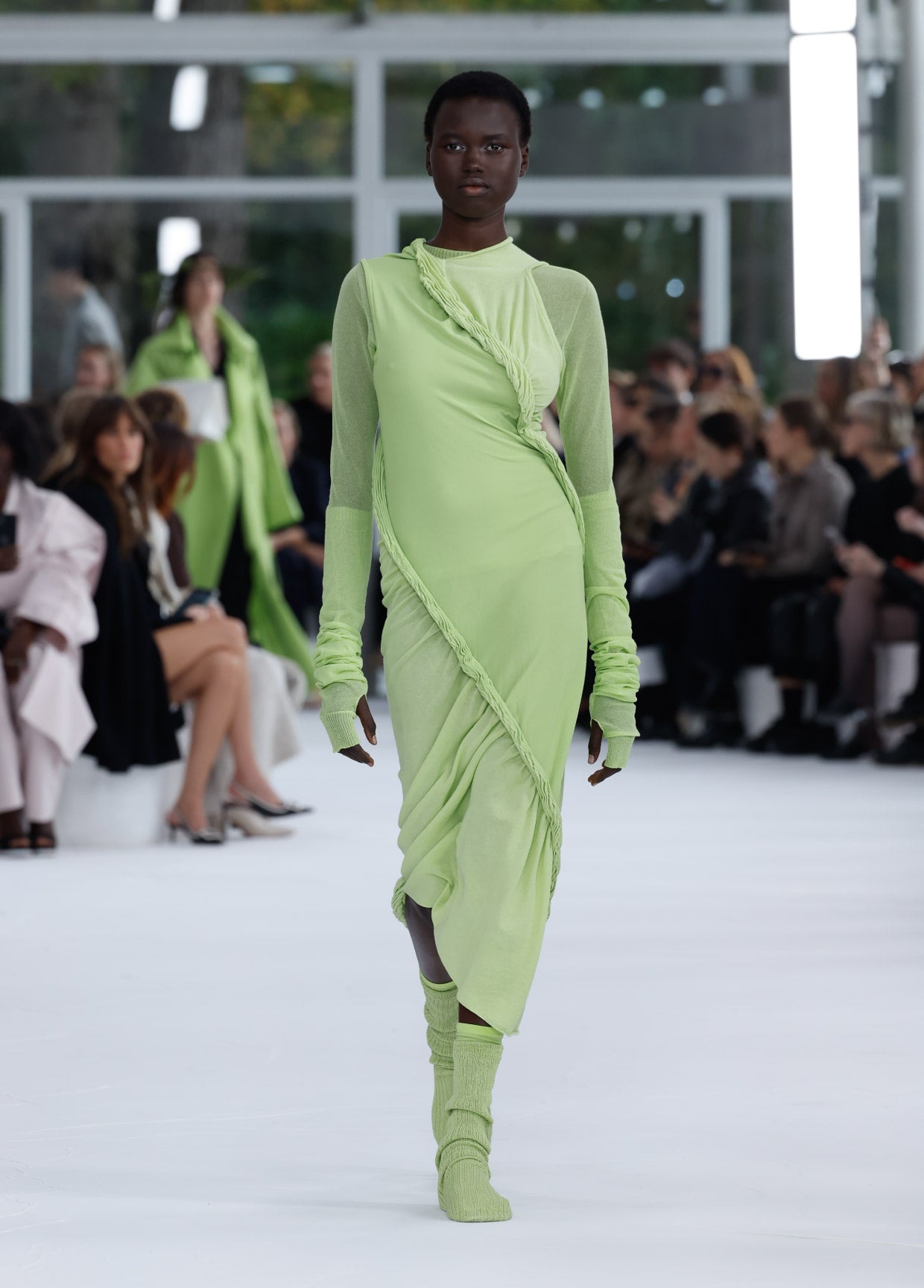 ISSEY MIYAKE コレクション SPRING SUMMER 2025 – isseymiyake.com