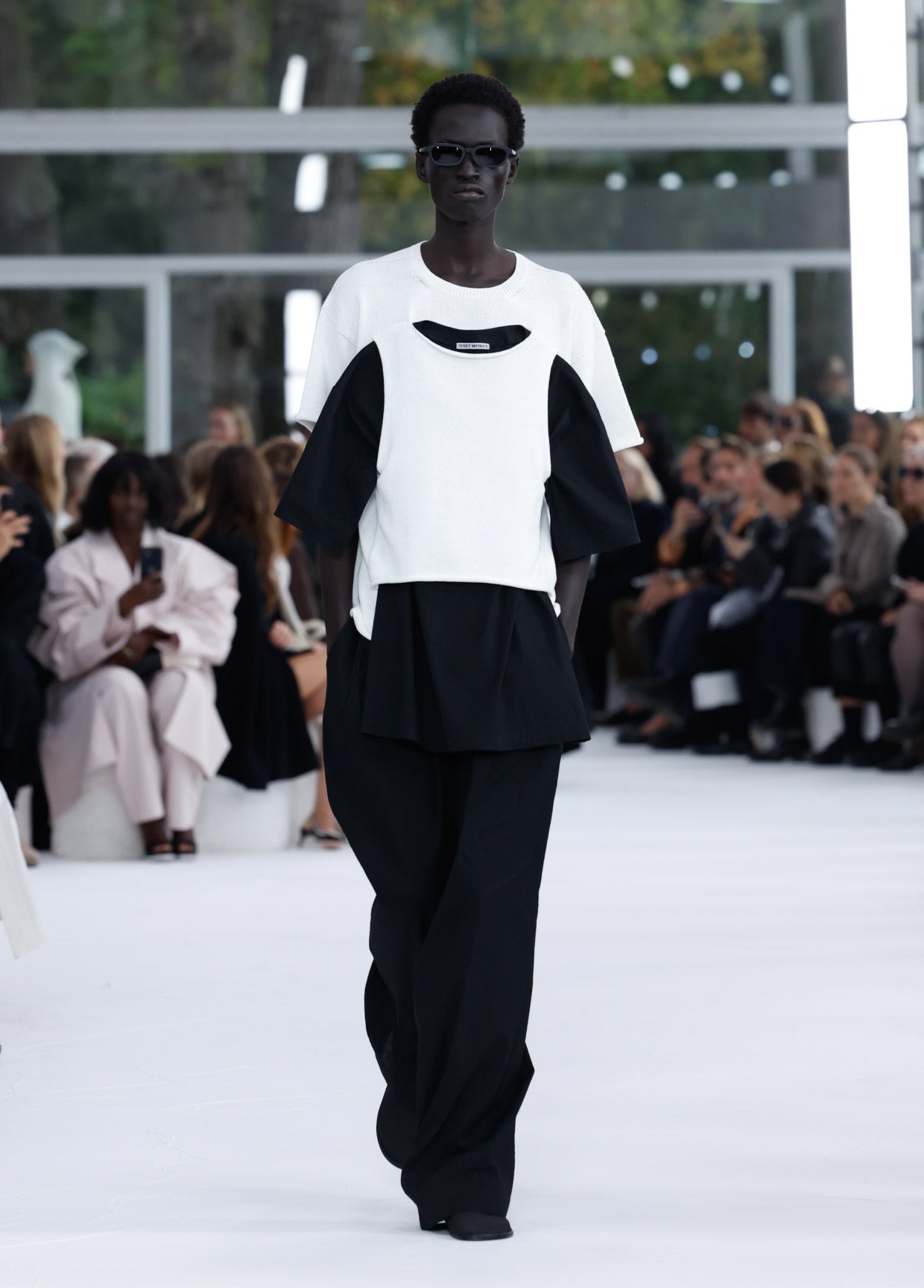 ISSEY MIYAKE コレクション SPRING SUMMER 2025 – isseymiyake.com