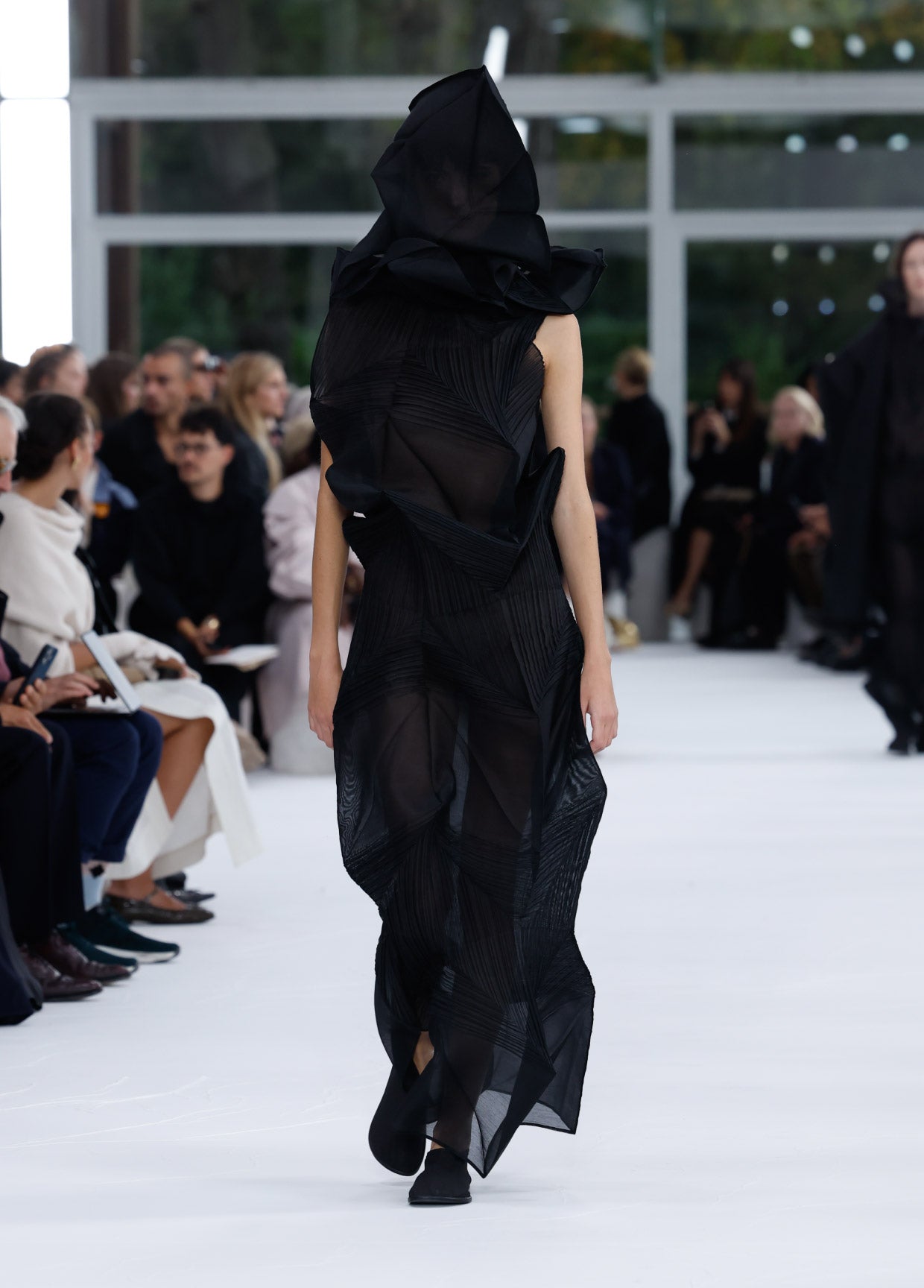 ISSEY MIYAKE コレクション SPRING SUMMER 2025 – isseymiyake.com