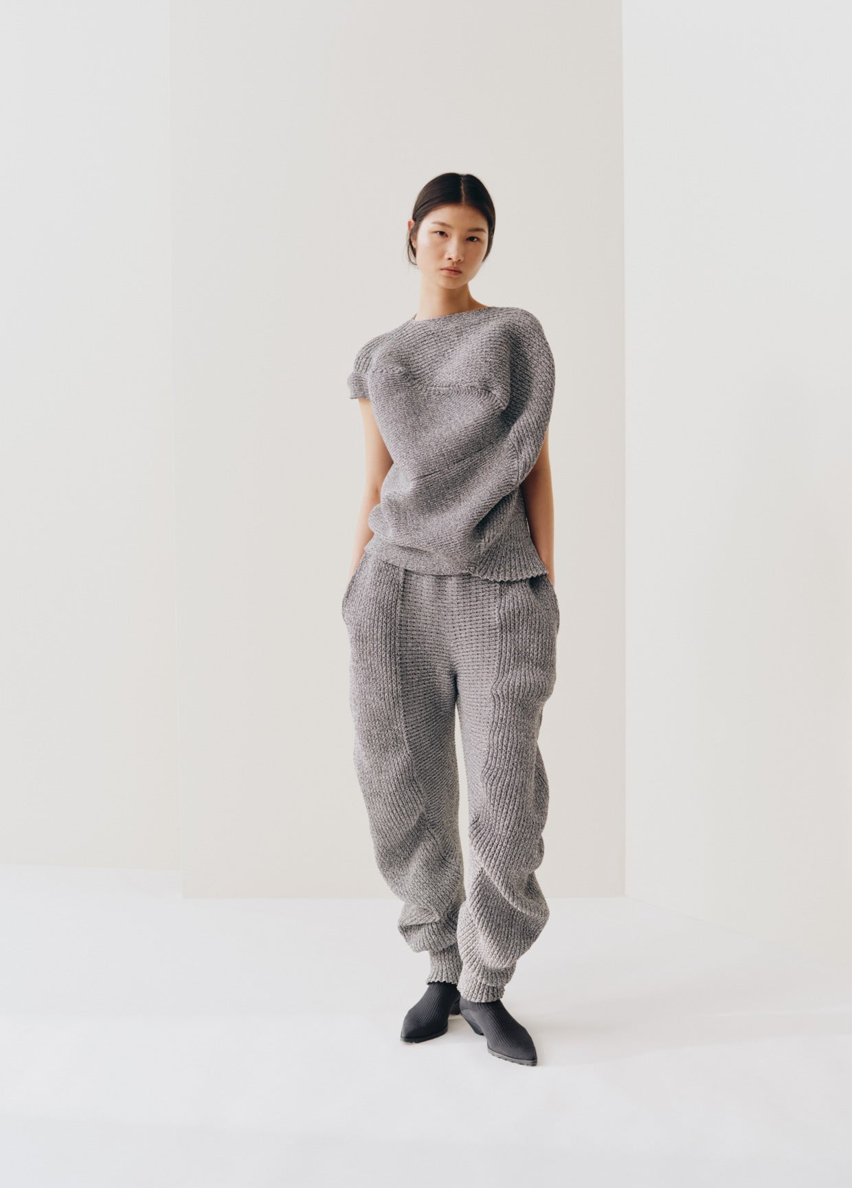 ISSEY MIYAKE LOOK 07 – isseymiyake.com