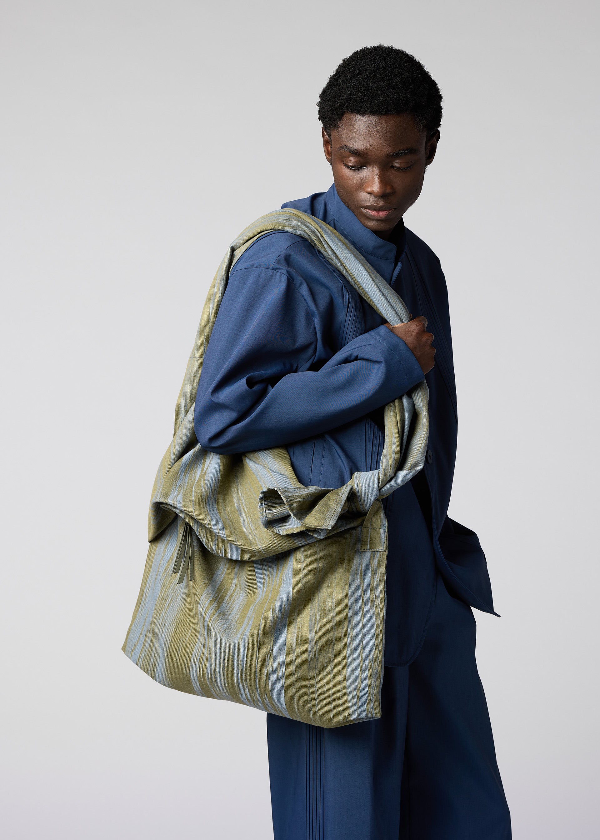 COTTON JACQUARD BAG、バッグ&財布_ショルダーバッグ、着用画像2