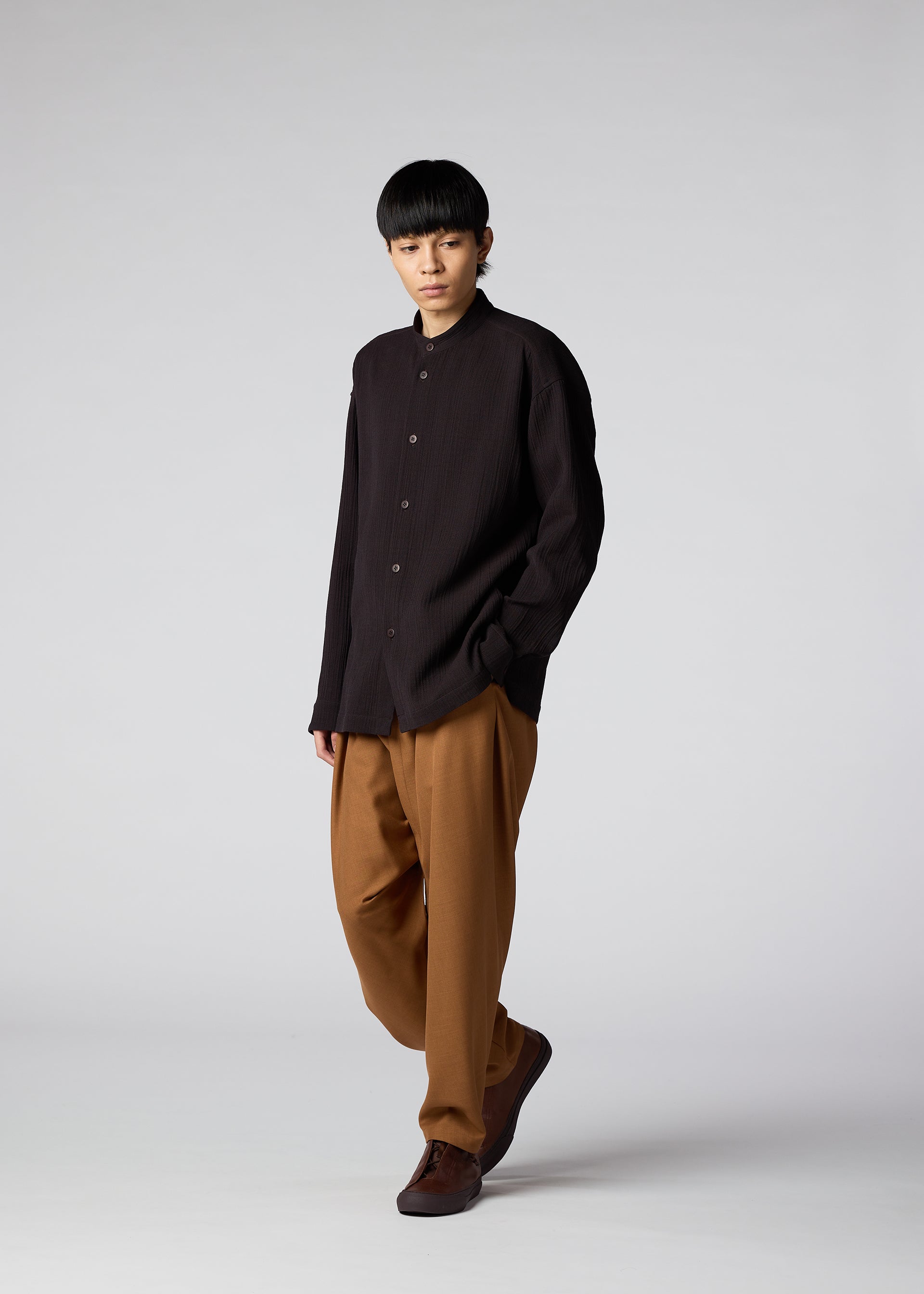 値下げ中5-59 ISSEY MIYAKE プリーツ加工トップス 黒カリフラワー DOUBLE WEAVE CREPE – isseymiyake.com