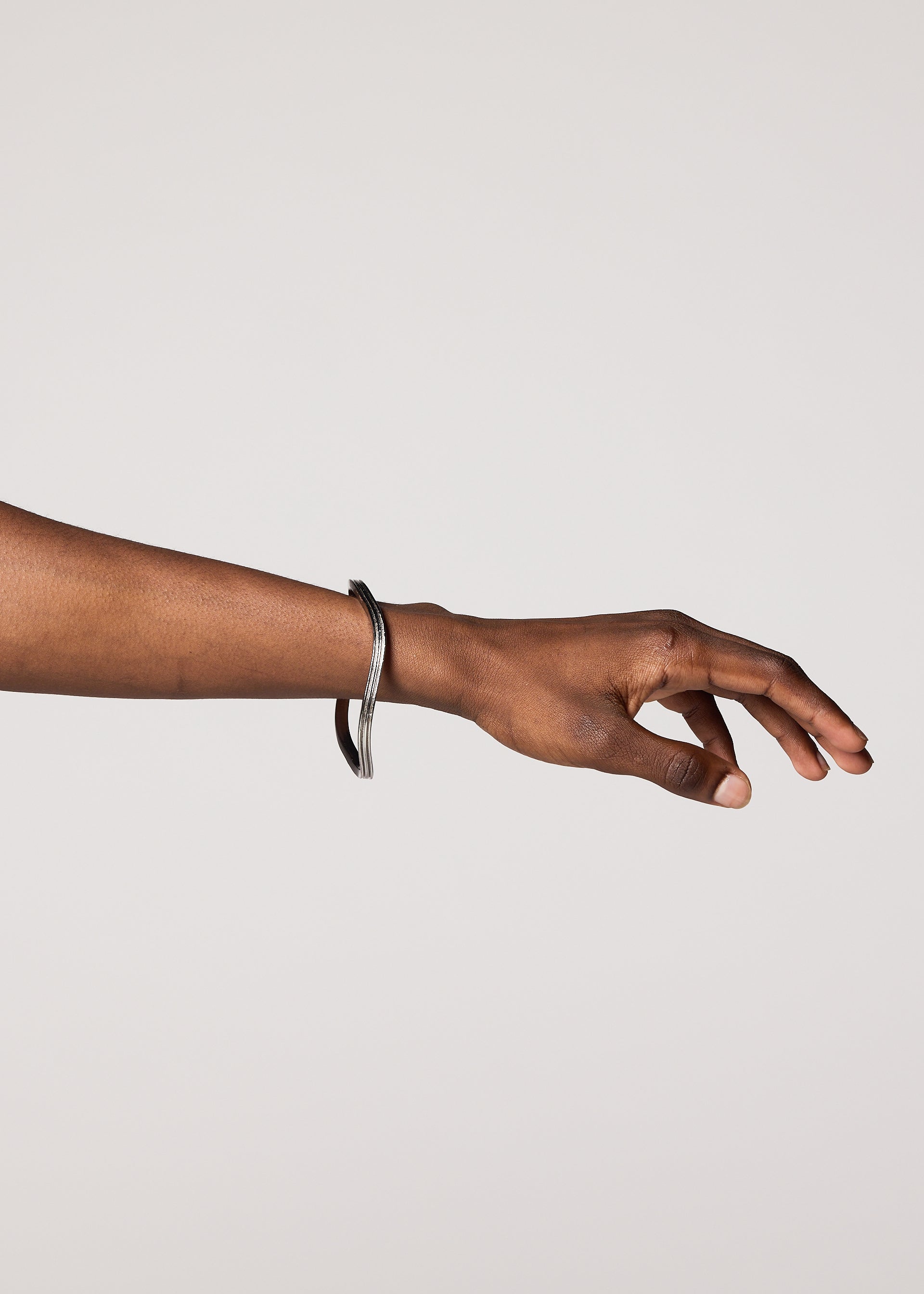 ENGRAVE BANGLE、アクセサリー&その他_アクセサリー、着用画像1