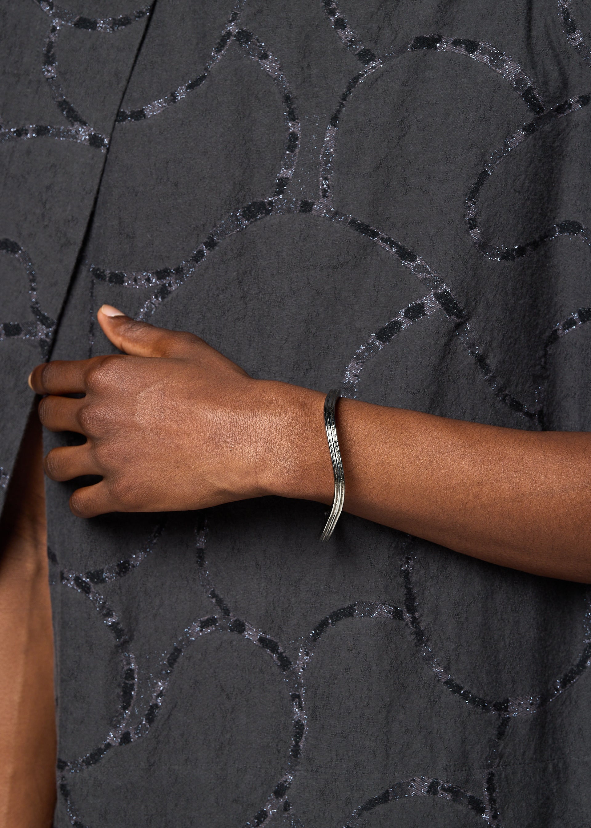 ENGRAVE BANGLE、アクセサリー&その他_アクセサリー、着用画像2