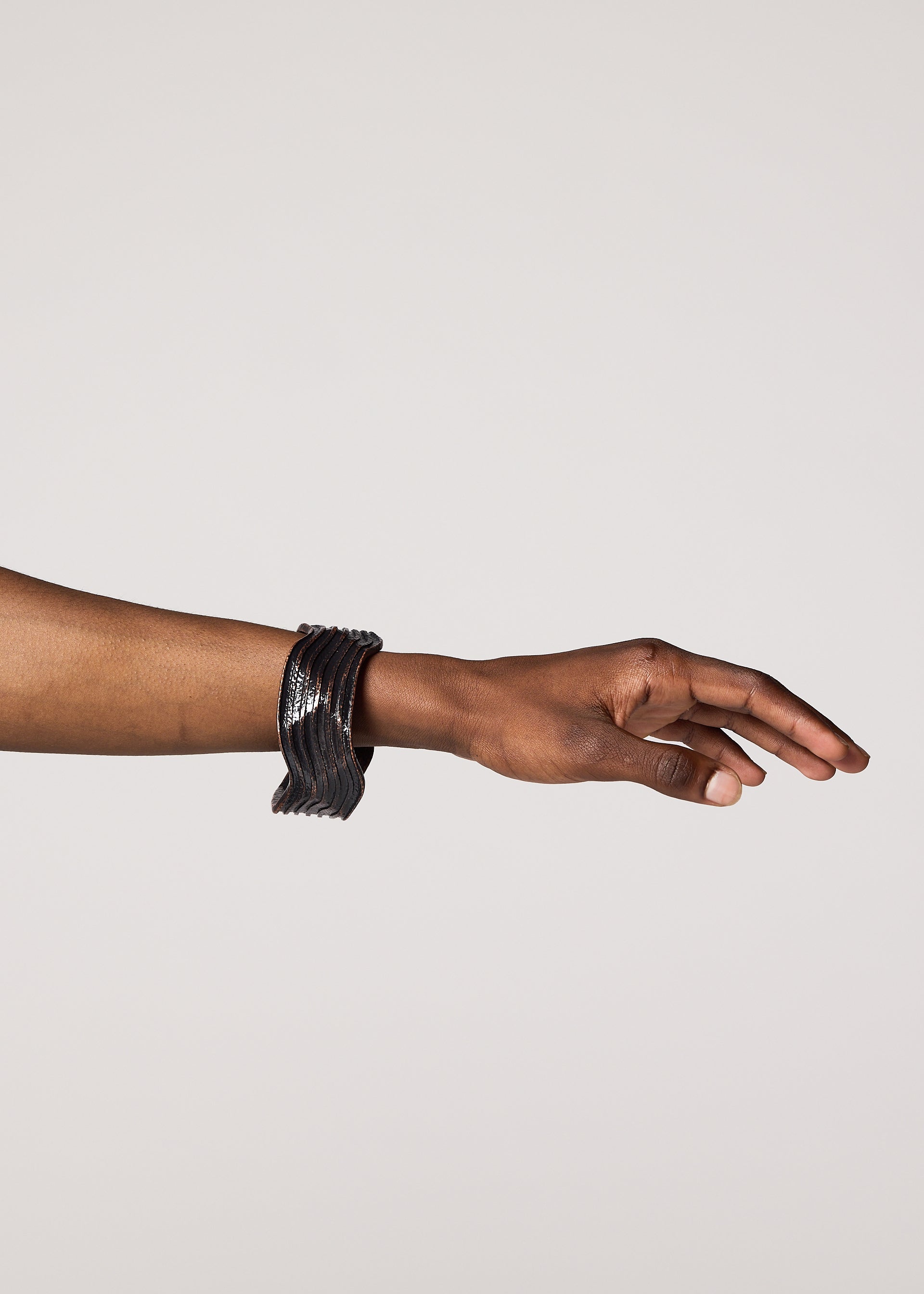 ENGRAVE BANGLE – isseymiyake.com