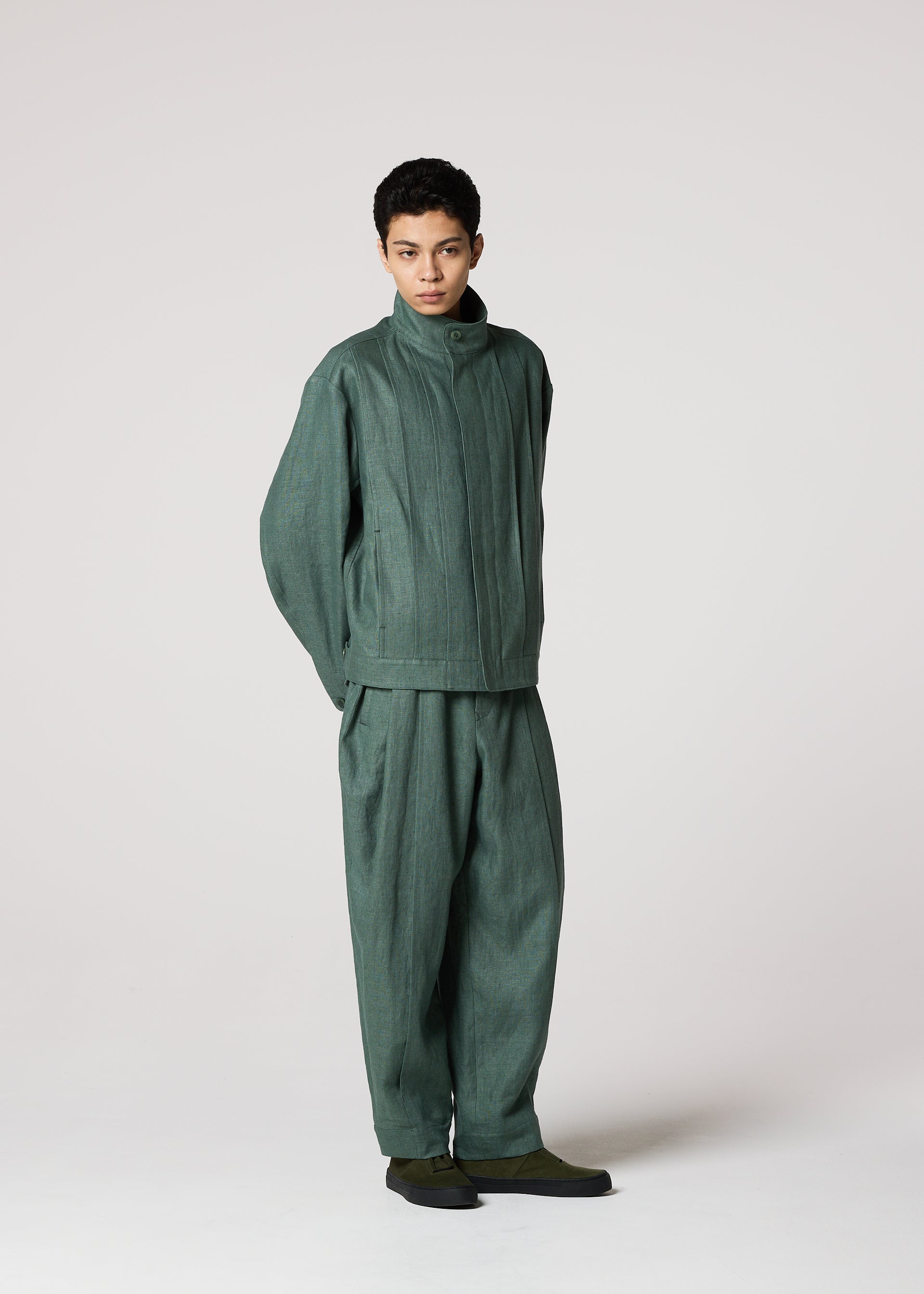 TOUGH LINEN – isseymiyake.com