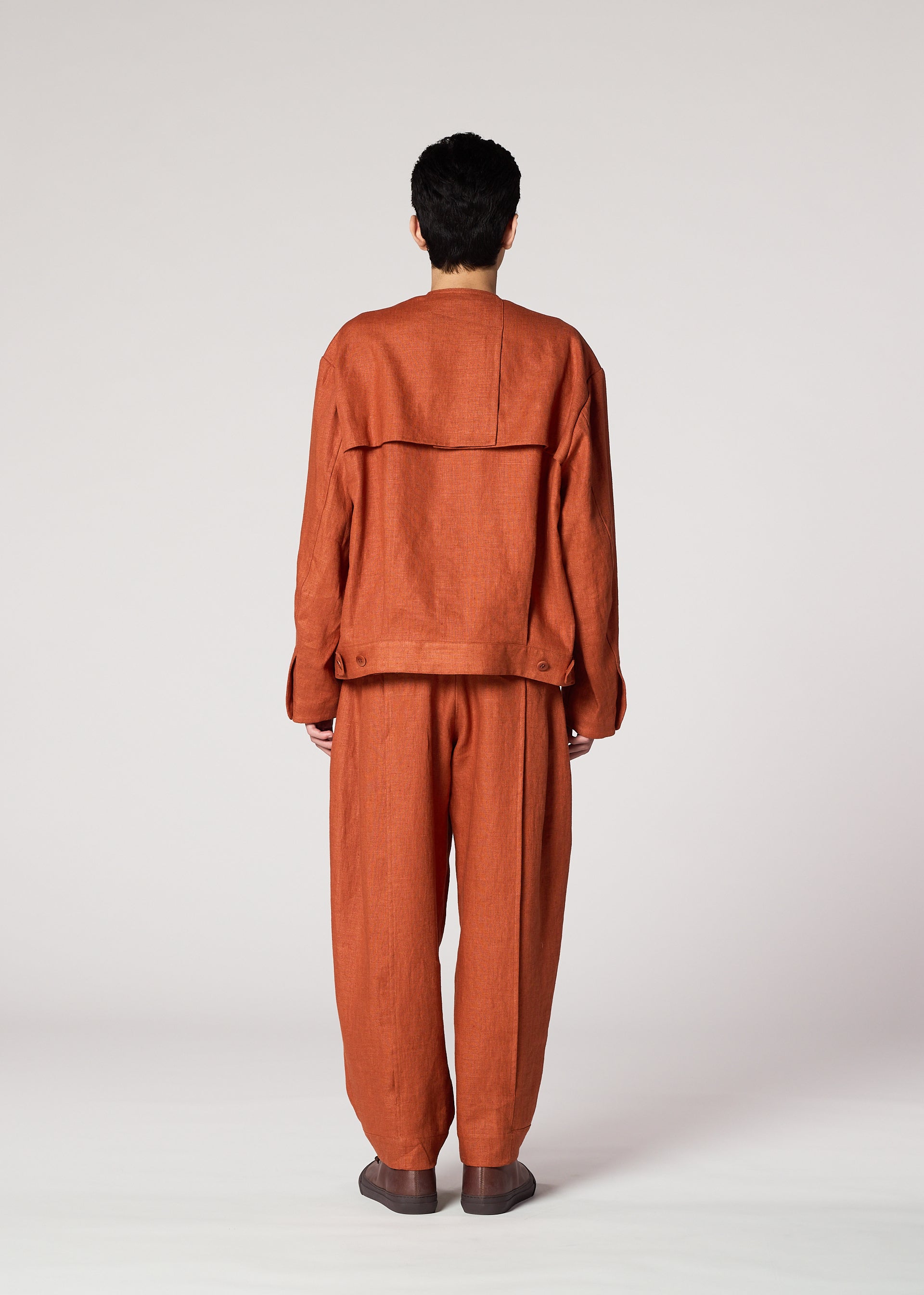 TOUGH LINEN – isseymiyake.com