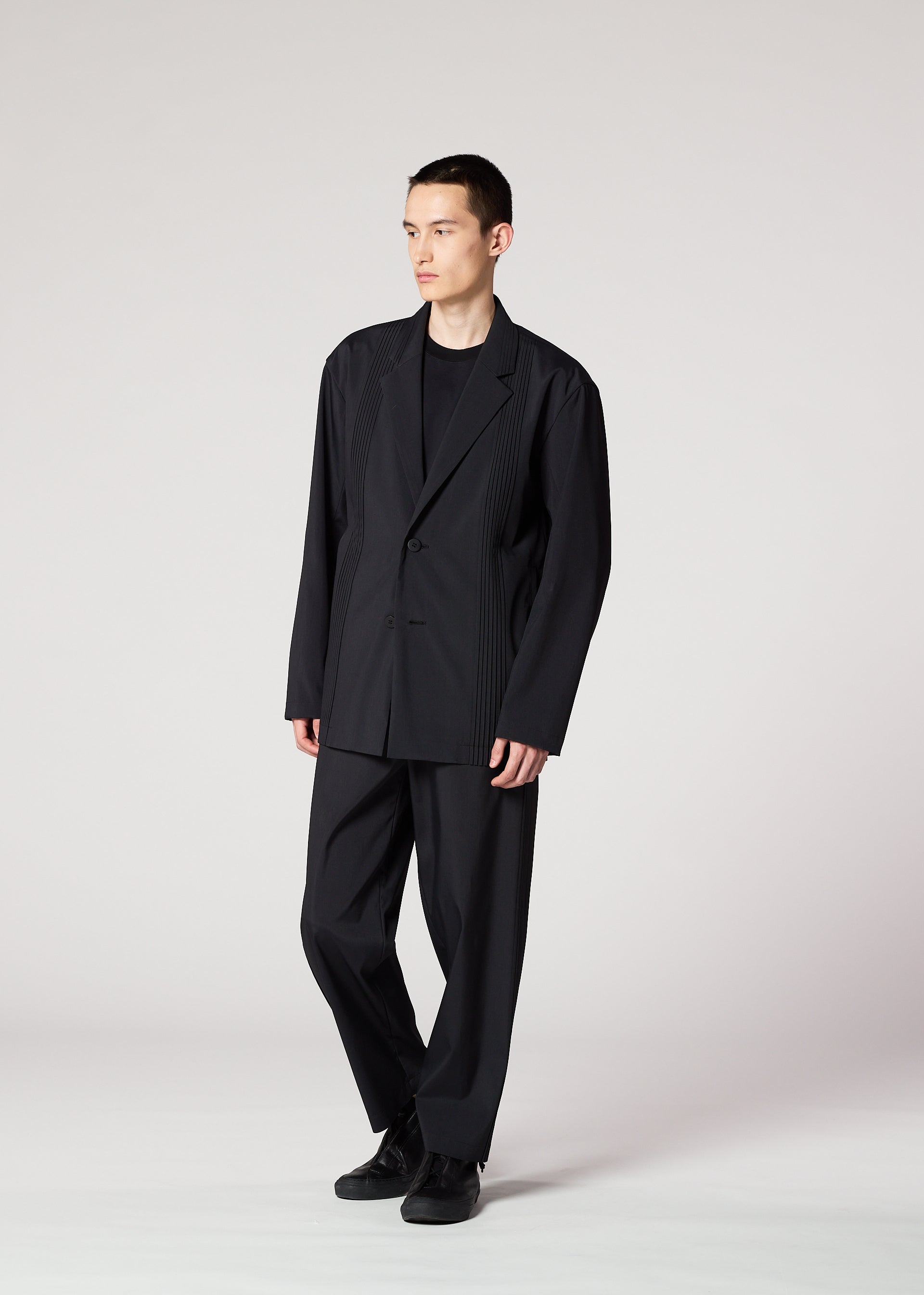 AIR PLEATS BLACK、メンズ_パンツ、着用画像4