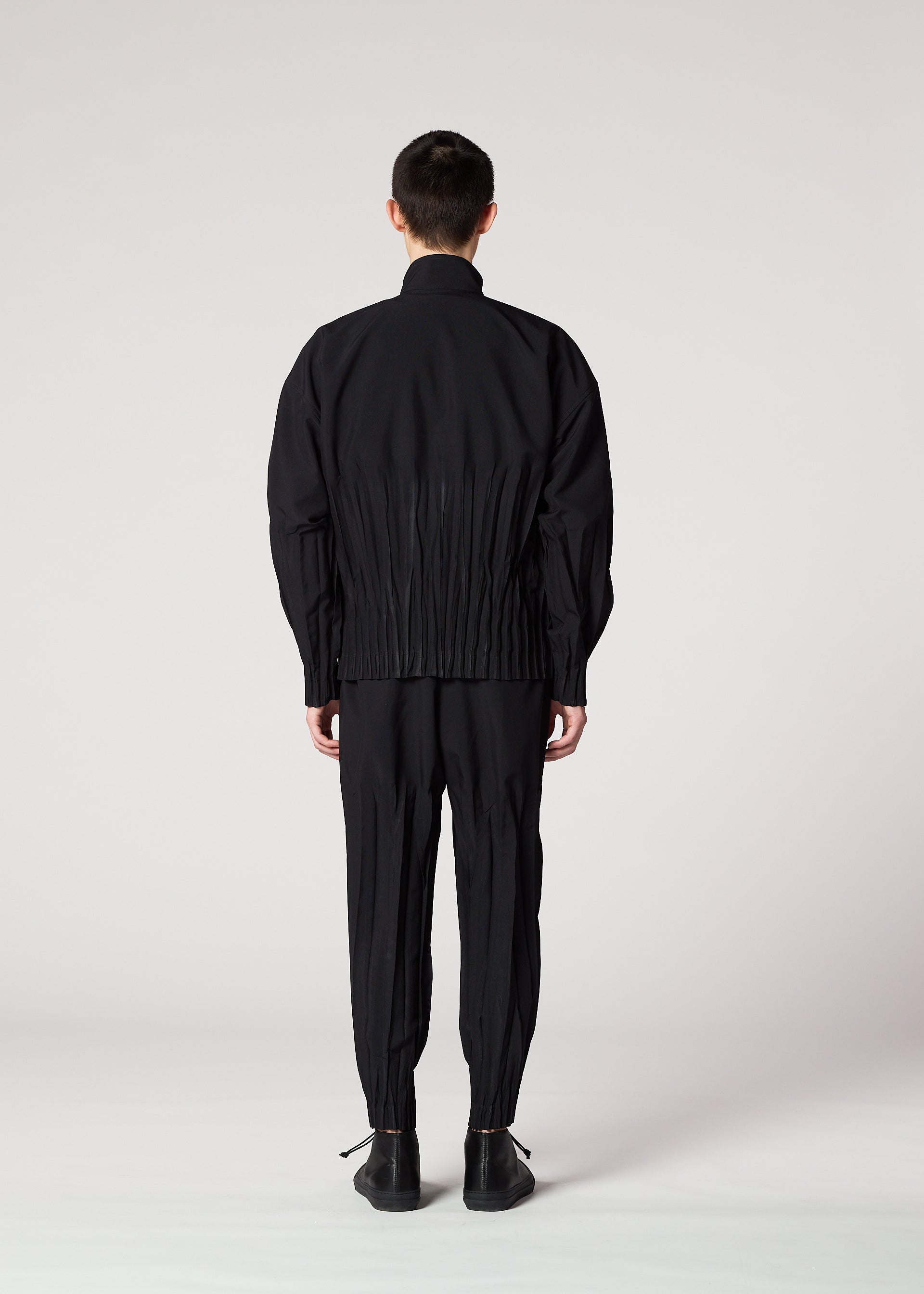 パンツ Archive ISSEY MIYAKE flared slacks black WAFT BLACK – isseymiyake.com