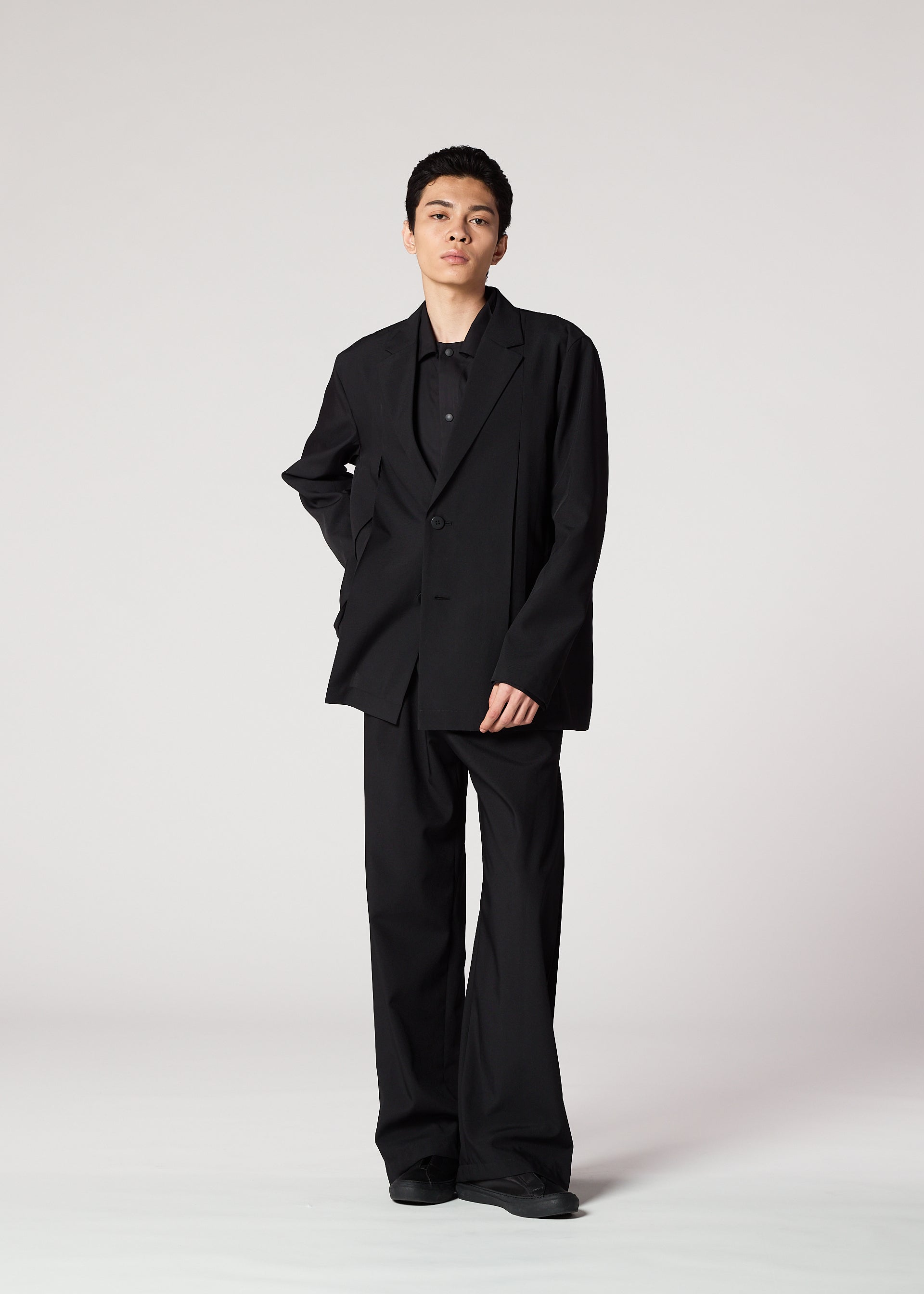 WINGS BLACK – isseymiyake.com