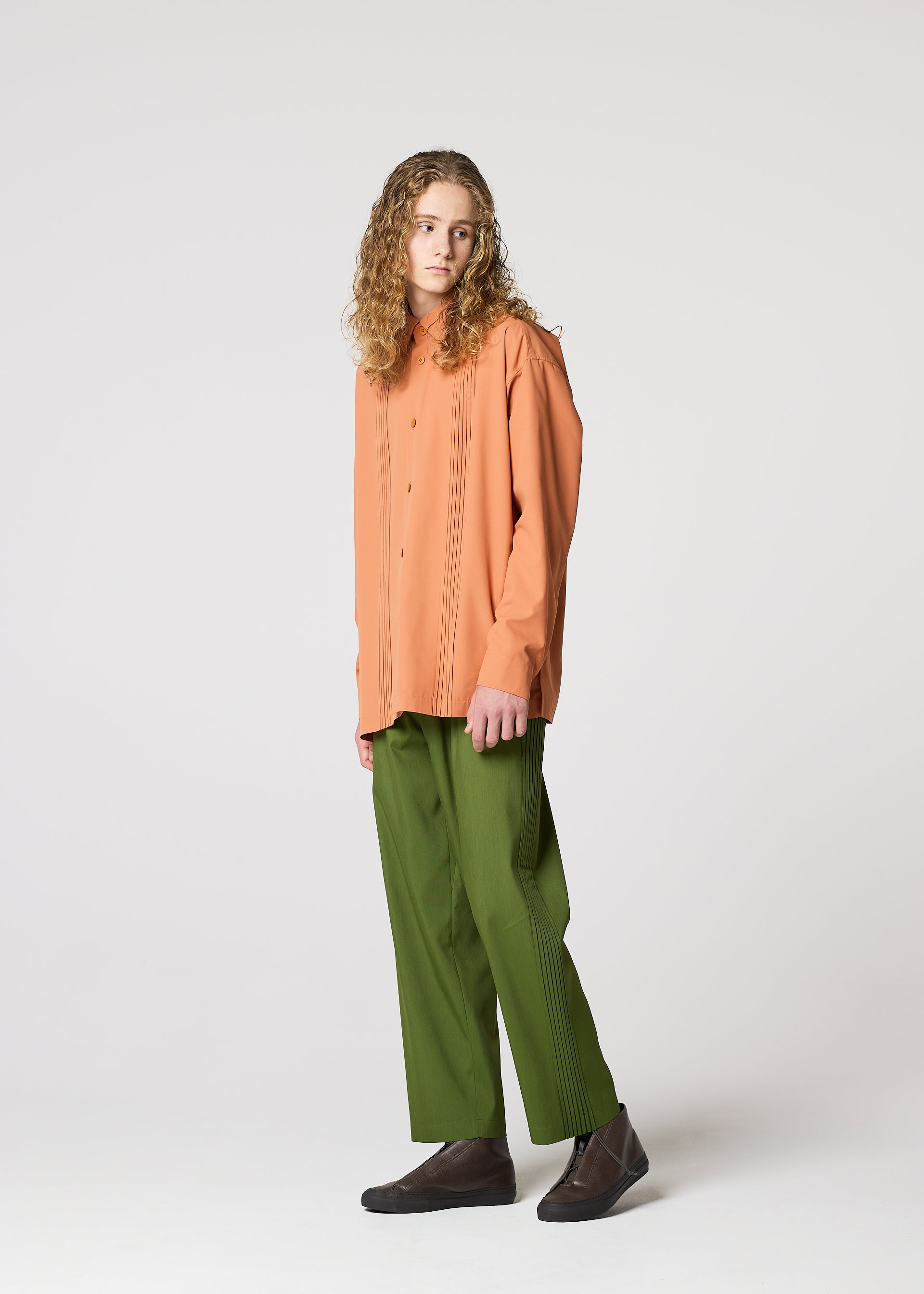 AIR PLEATS、メンズ_パンツ、着用画像4