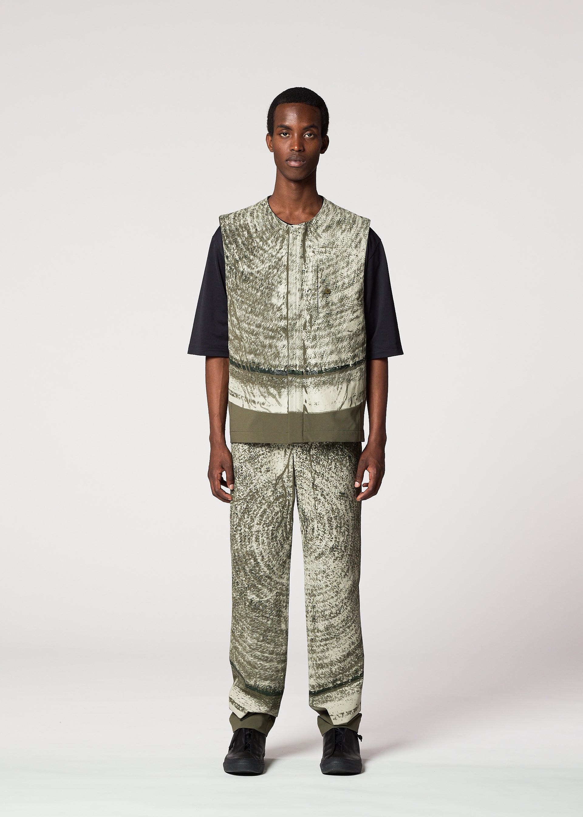 メンズ/パンツ – isseymiyake.com メンズ/パンツ – isseymiyake.com