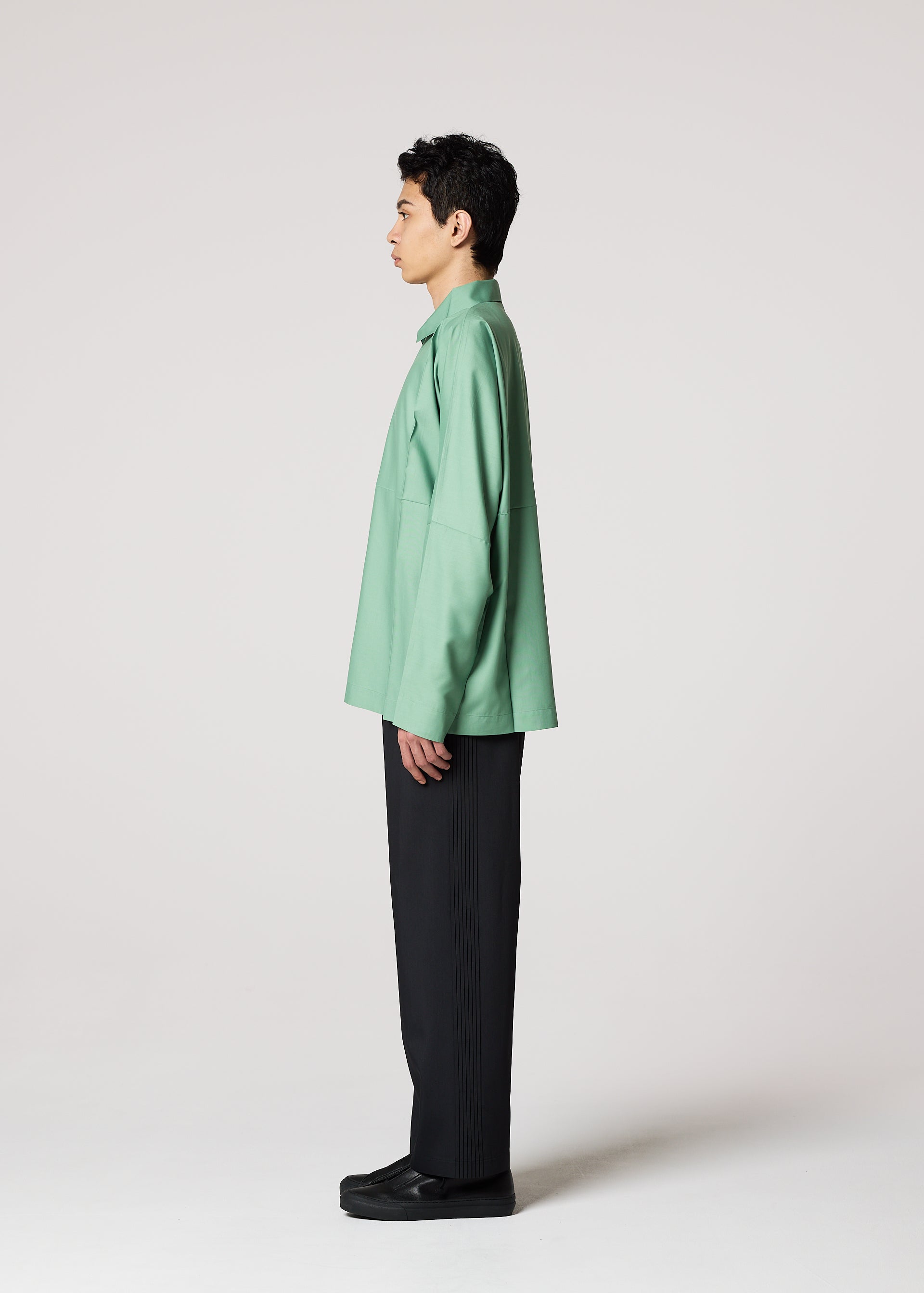 me by ISSEY MIYAKEボリューム襟半袖シャツグリーンブラック WRINKLE SHIRT – isseymiyake.com
