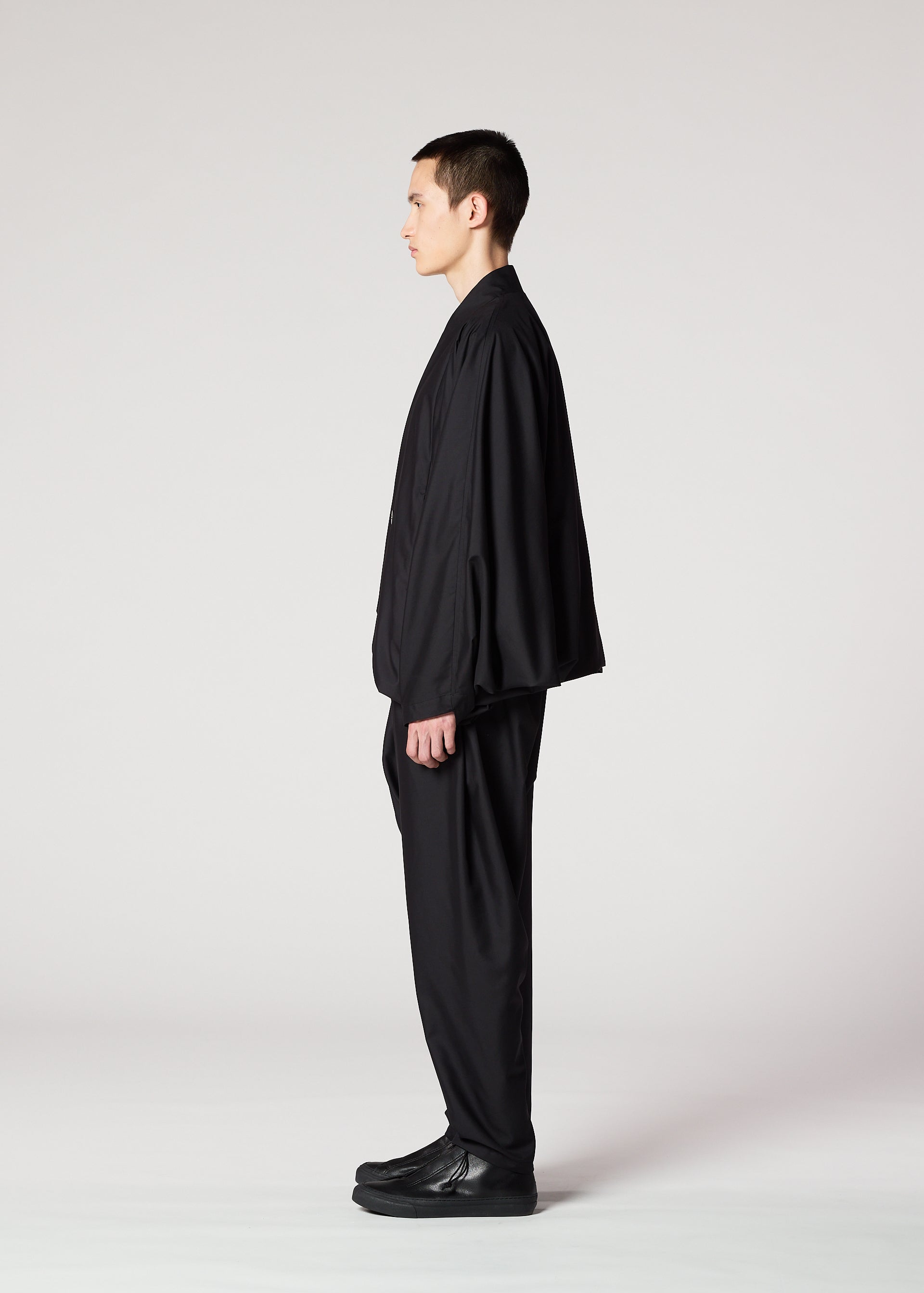 SWING BLACK – isseymiyake.com