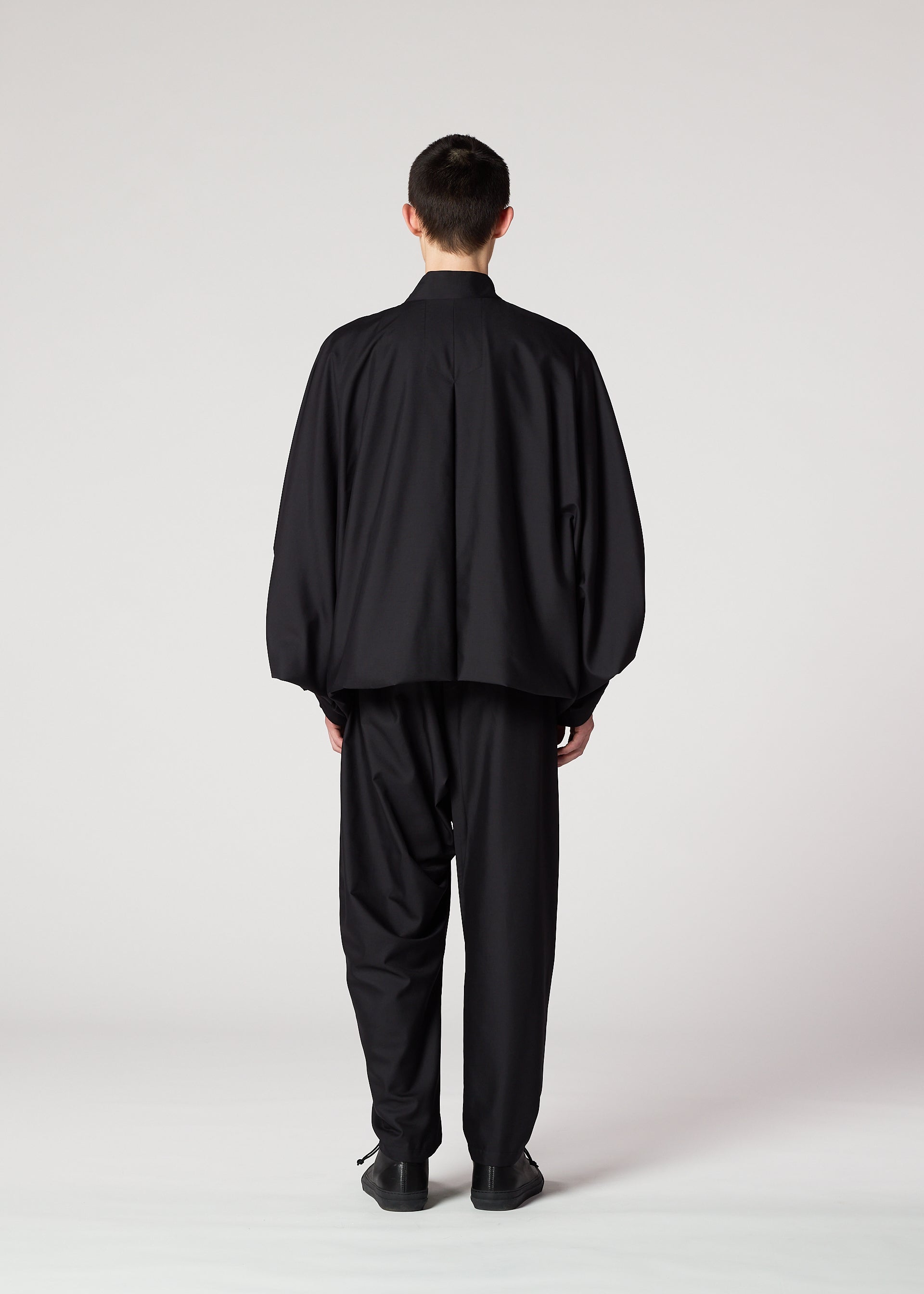 SWING BLACK – isseymiyake.com