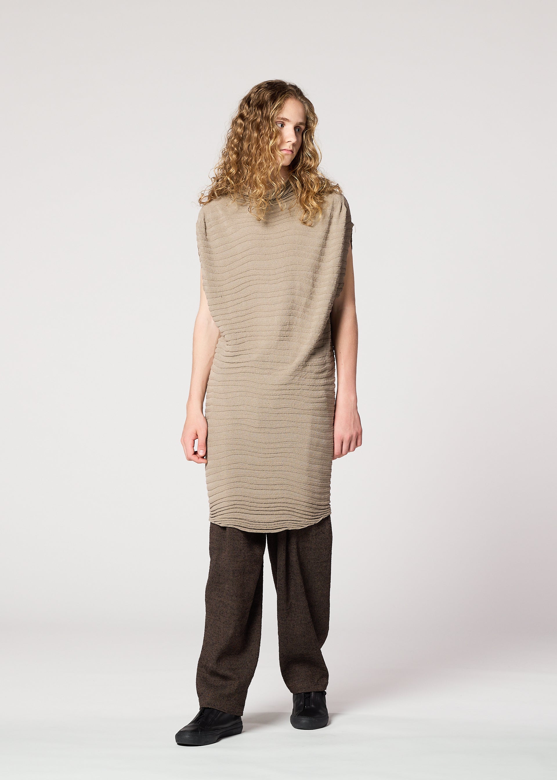 【傷・汚れ×】amiur nuance over size knit  ベージュ Amiur（エミレ）の「cable pattern fringe volume knit（ニット