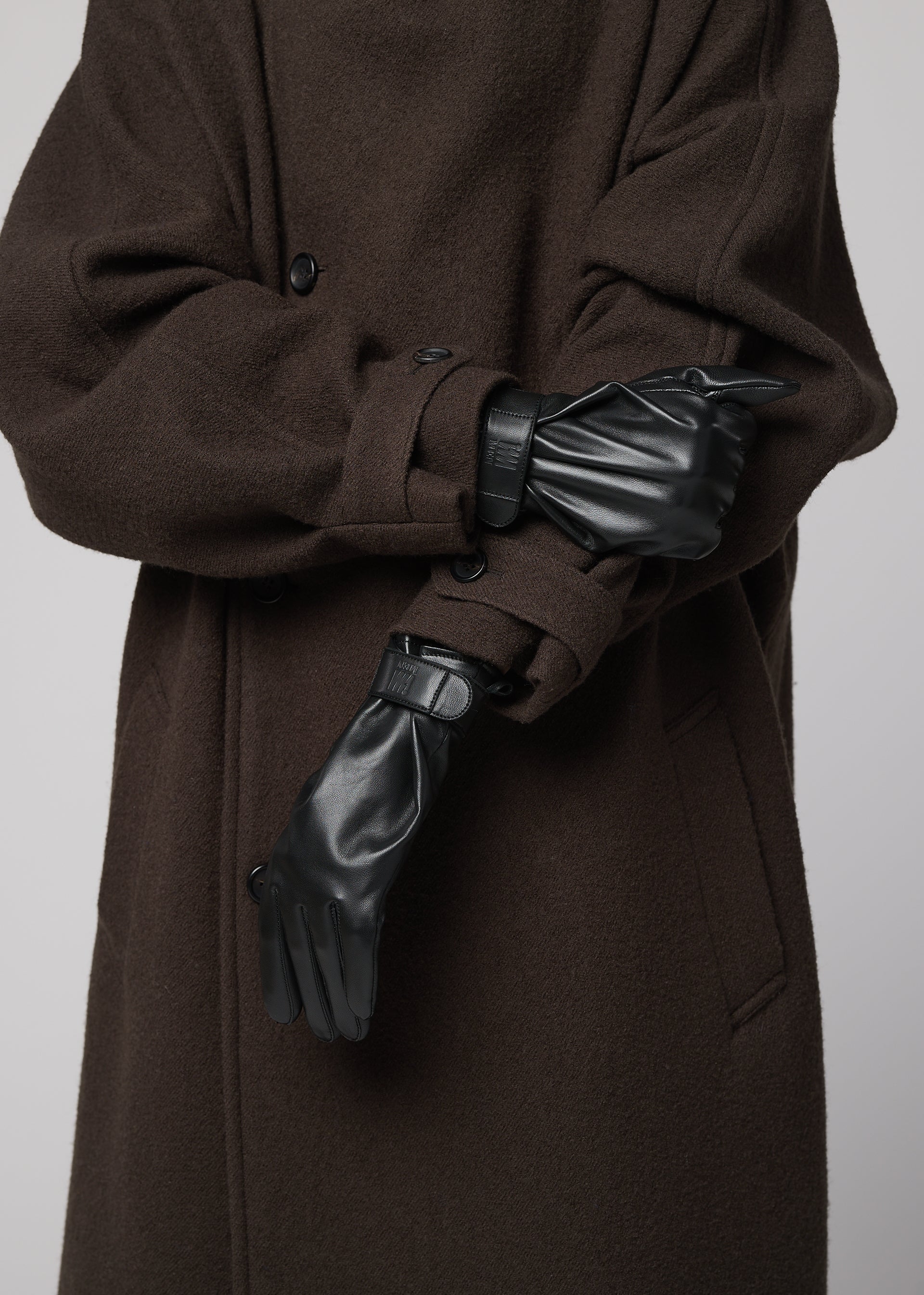 IM MEN PIGEON GLOVES 黒 Mサイズ イッセイミヤケ PIGEON GLOVES – isseymiyake.com