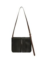 LEATHER PLEATS、バッグ&財布_ショルダーバッグ、ブラック