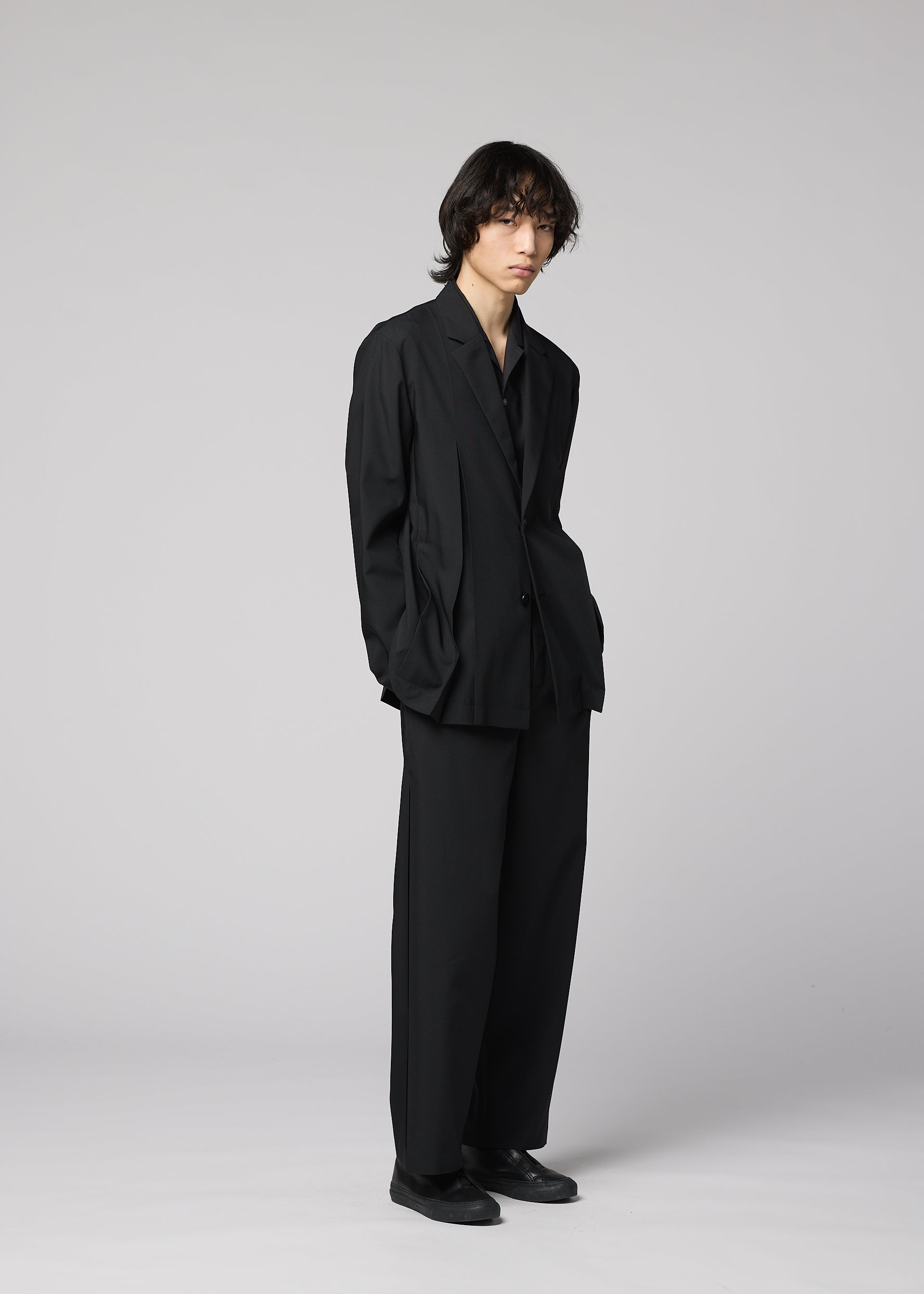 WINGS BLACK – isseymiyake.com