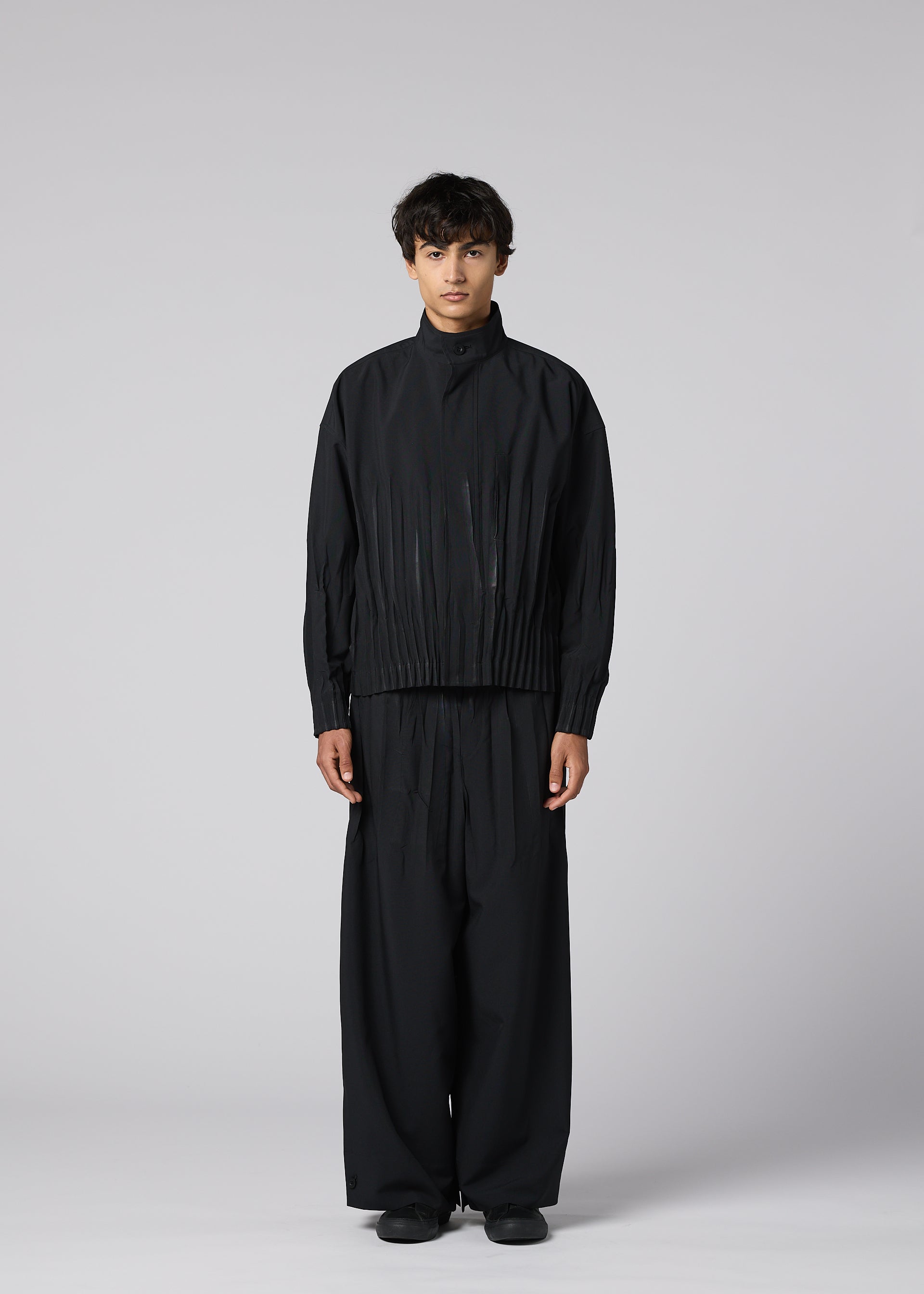 メンズ／パンツ – Page 2 – isseymiyake.com