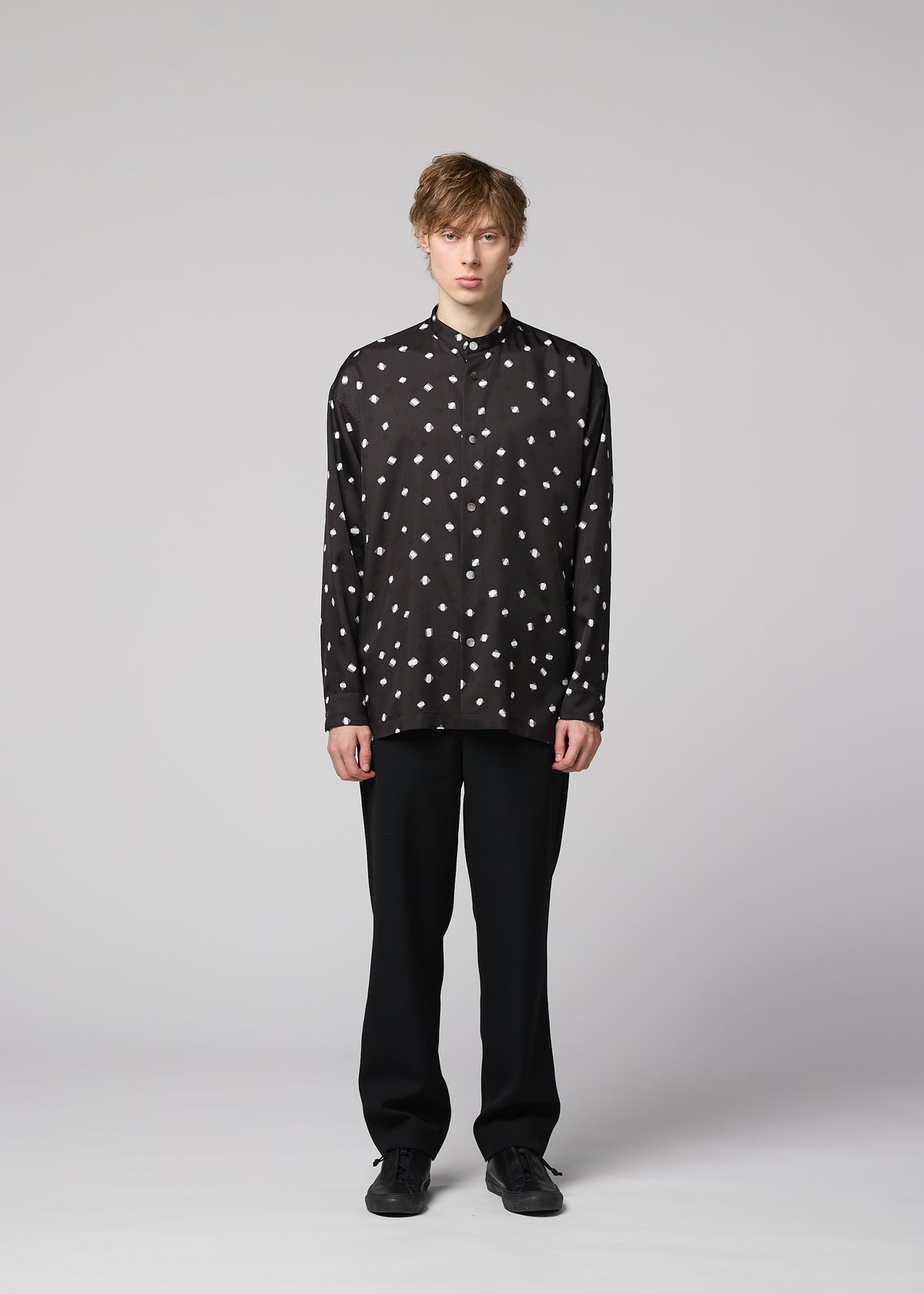 MERRY SATIN SHIRT、メンズ_トップス_シャツ、着用画像1
