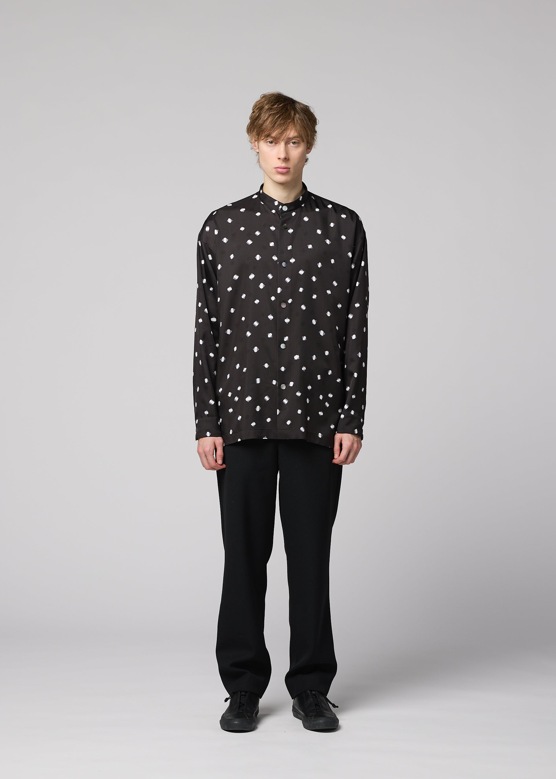 MERRY SATIN SHIRT、メンズ_トップス_シャツ、着用画像1