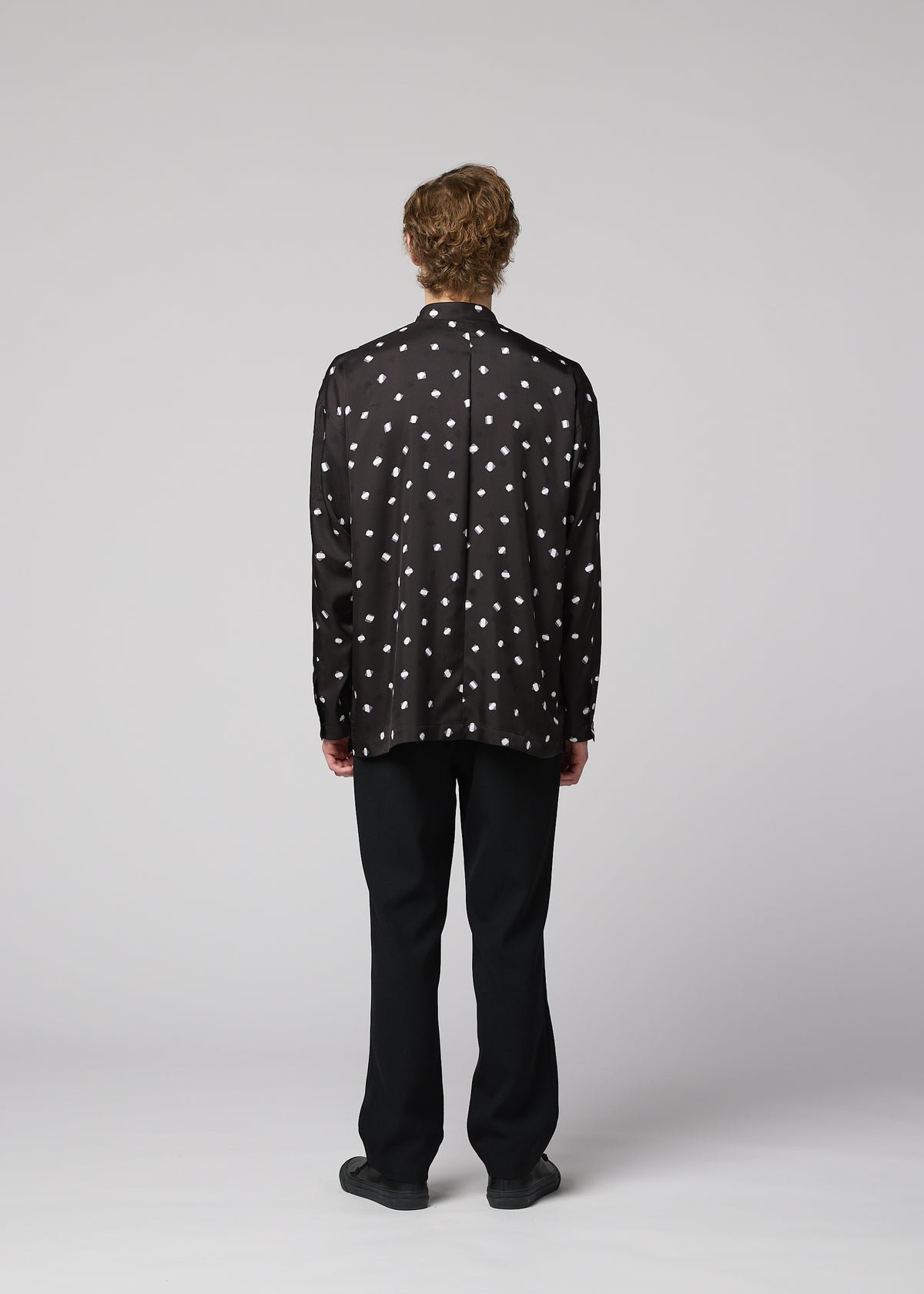 MERRY SATIN SHIRT、メンズ_トップス_シャツ、着用画像3