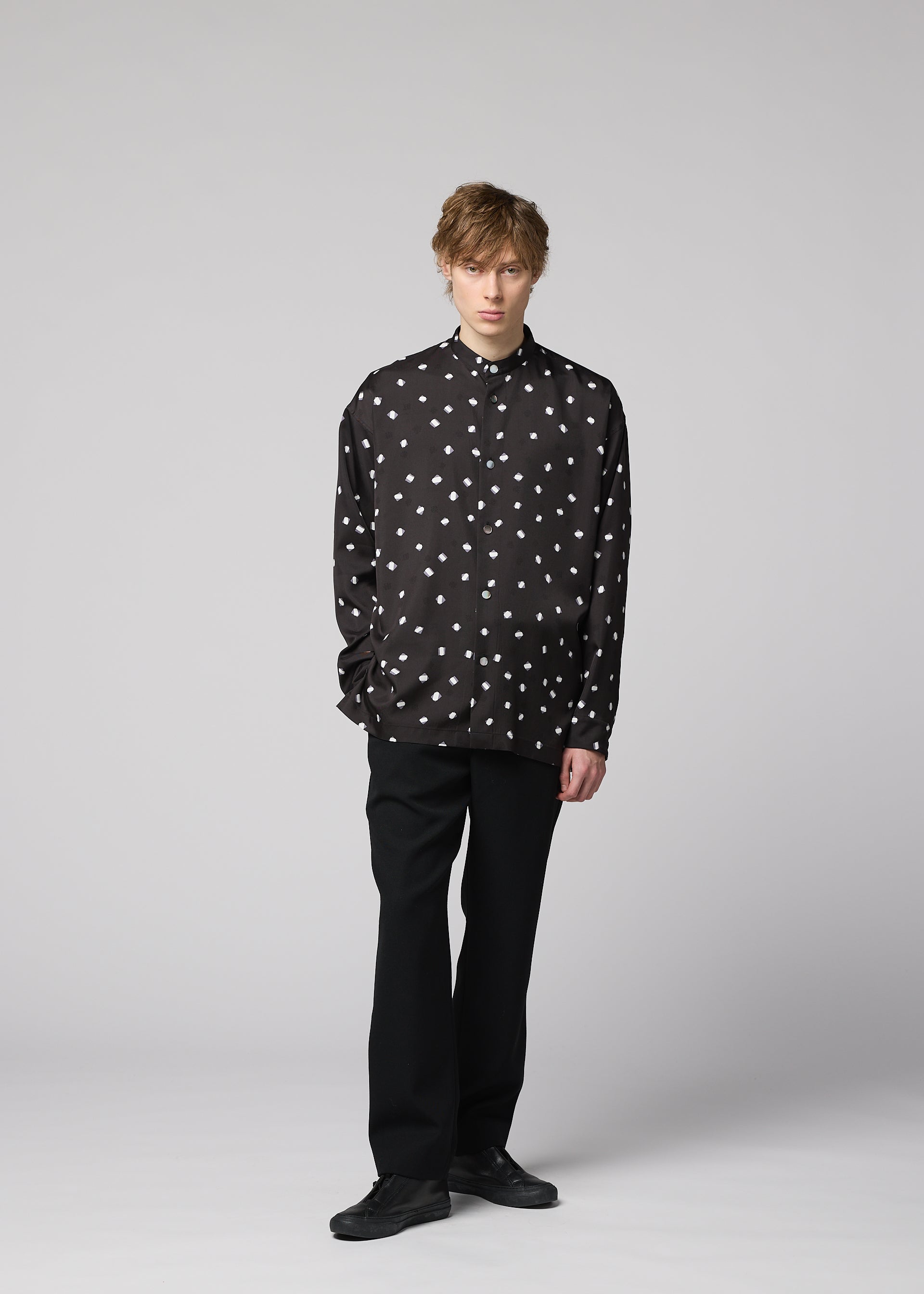 MERRY SATIN SHIRT、メンズ_トップス_シャツ、着用画像4
