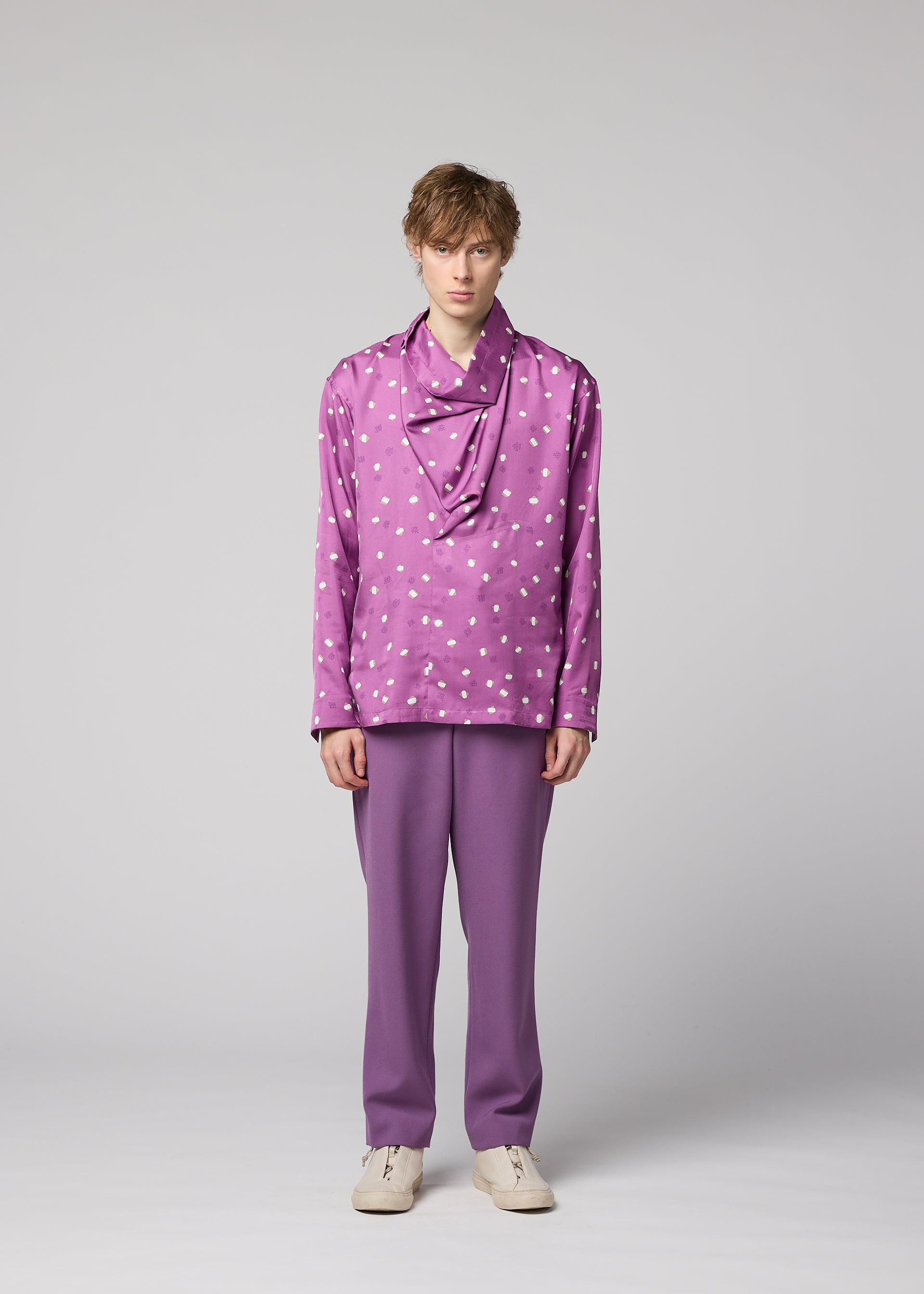 MERRY SATIN SHIRT、メンズ_トップス_シャツ、着用画像1