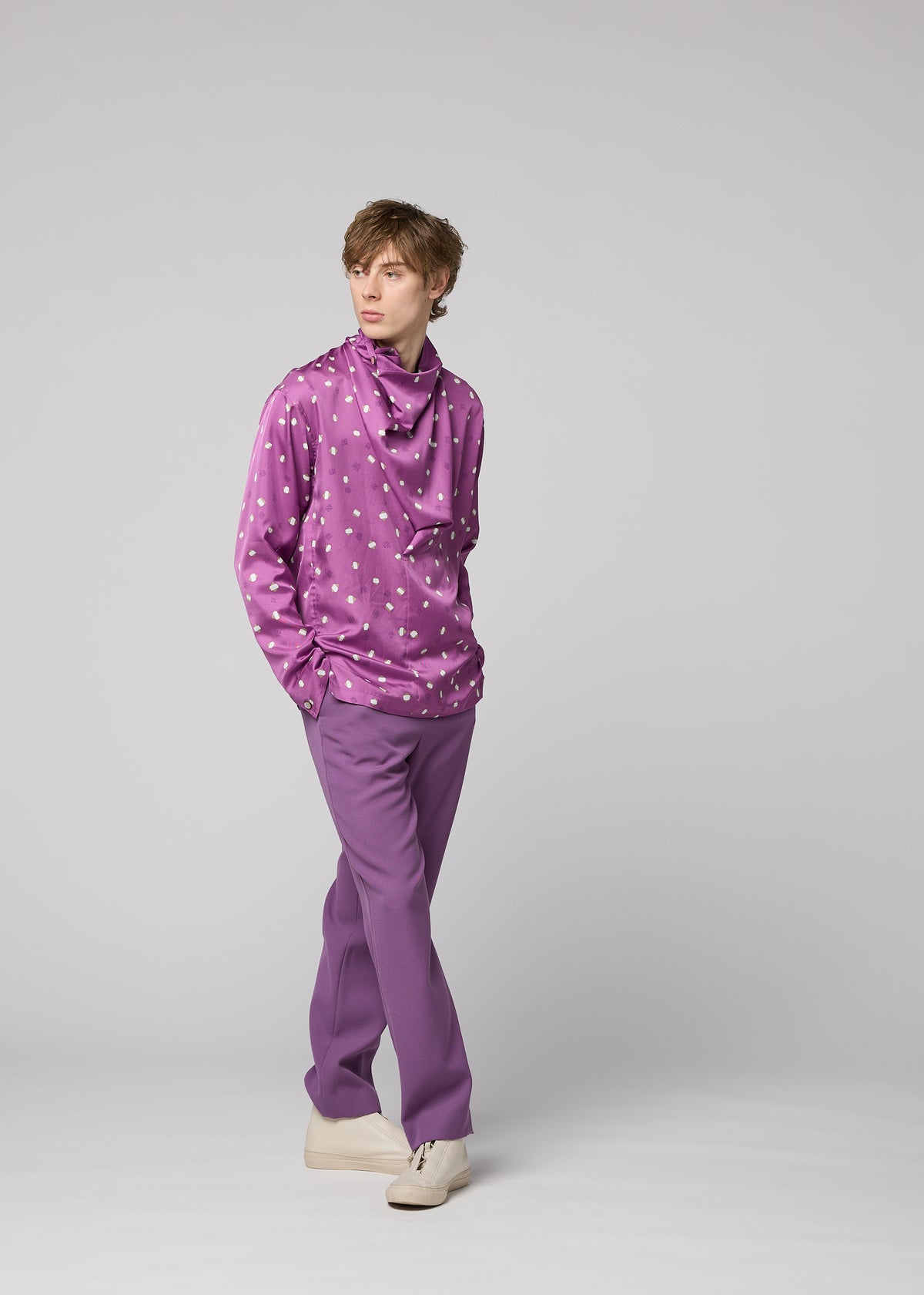 MERRY SATIN SHIRT、メンズ_トップス_シャツ、着用画像4