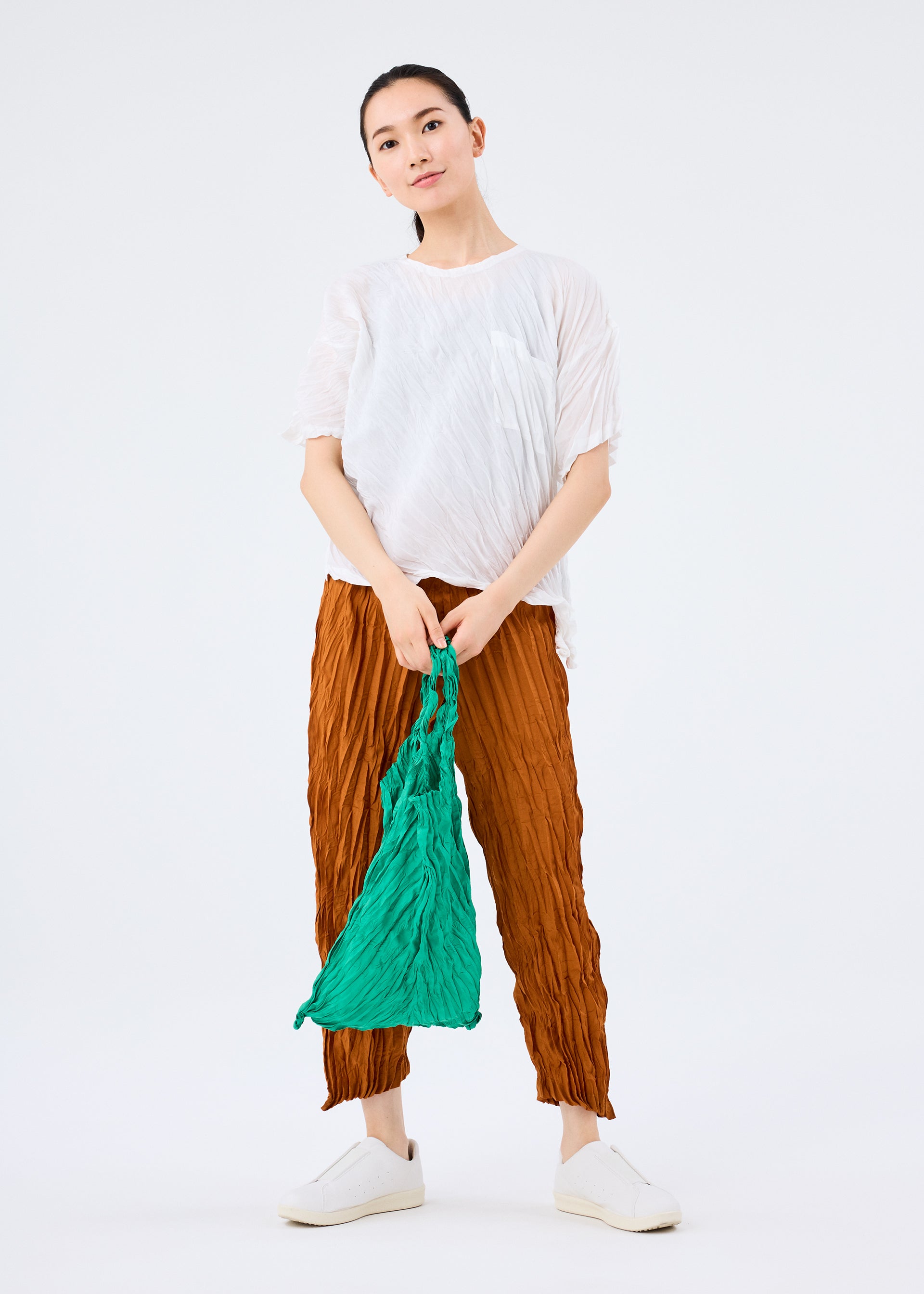WHIPPED PLEATS BAG、バッグ&財布_トートバッグ、着用画像1