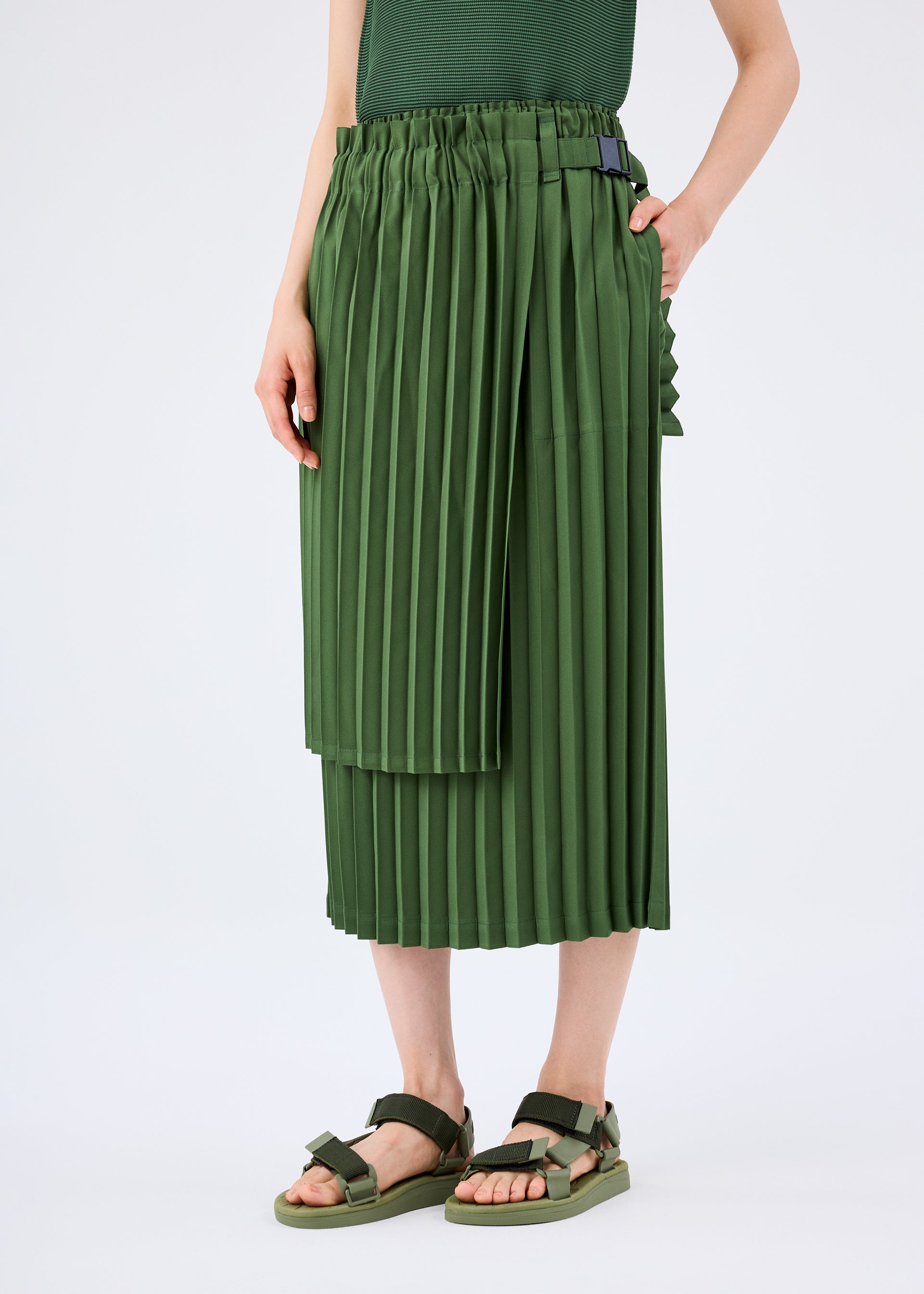 COLOR PLEATS BOTTOM 2 – isseymiyake.com
