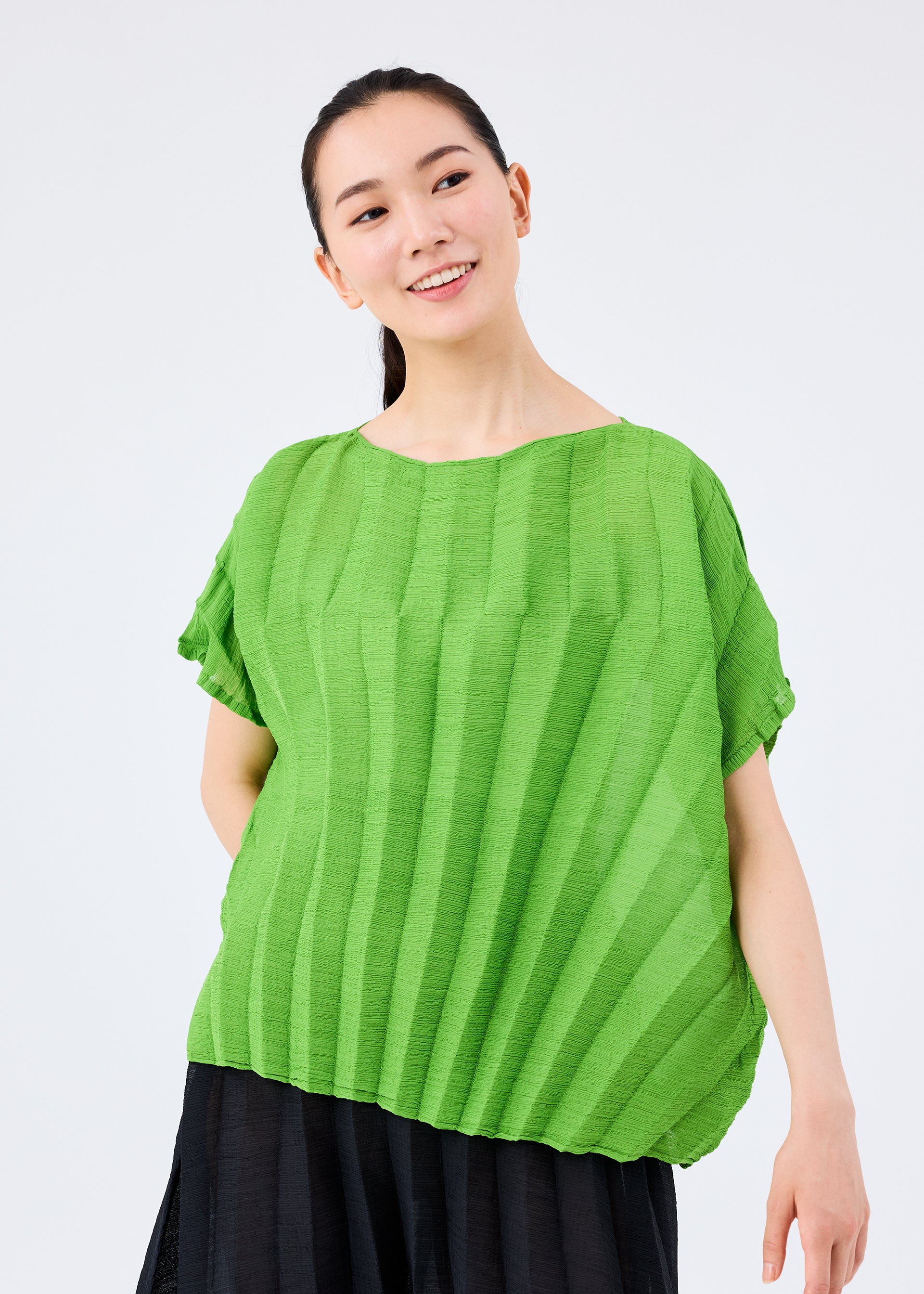 ウィメンズ／トップス／トップ – Page 3 – isseymiyake.com