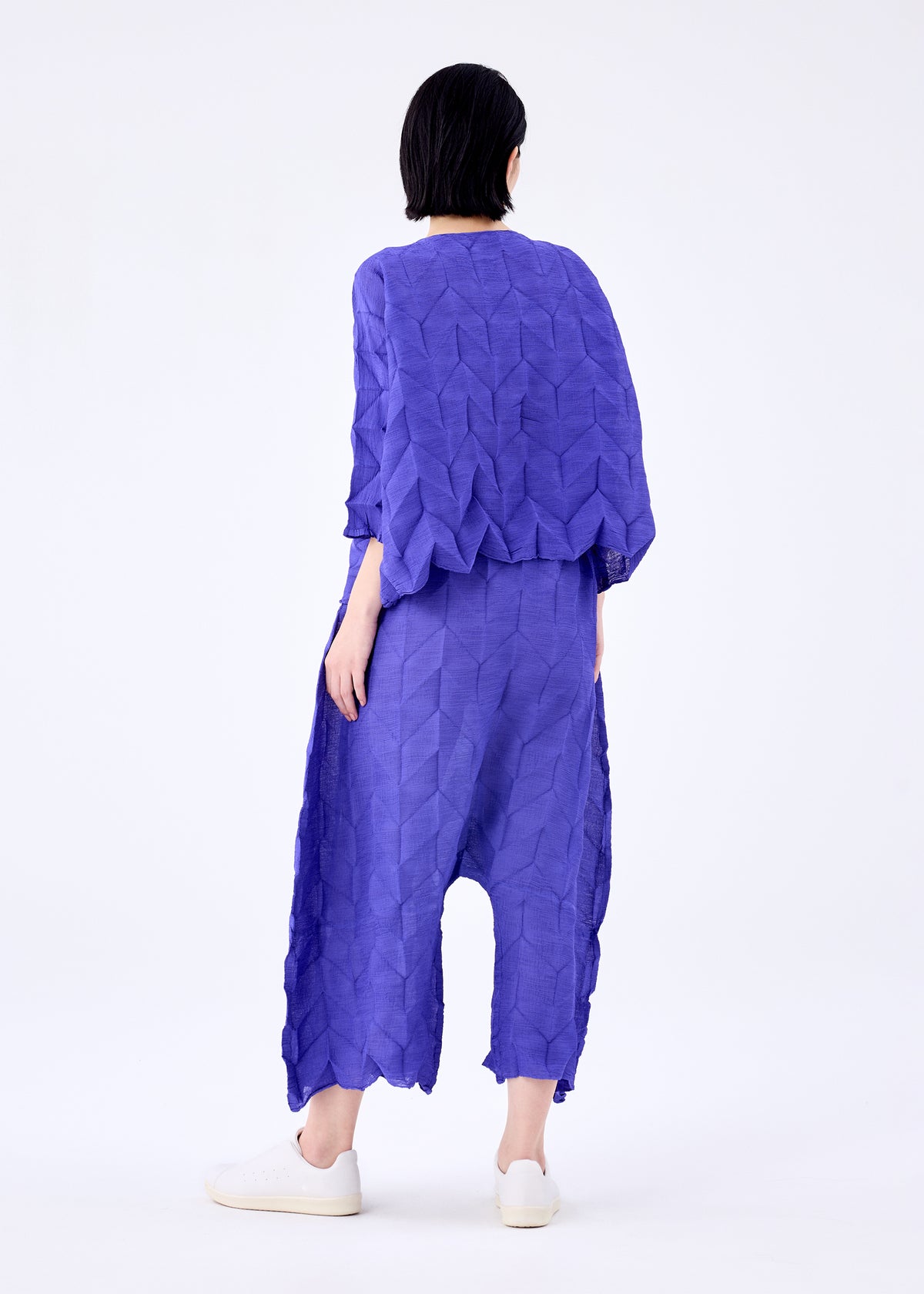 ZIG ZAG SEE-THROUGH CREPE – isseymiyake.com