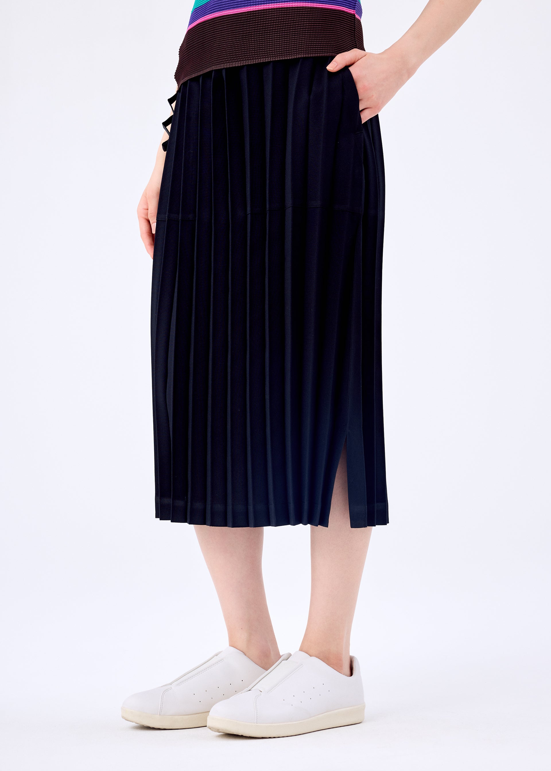 COLOR PLEATS BOTTOM – isseymiyake.com 