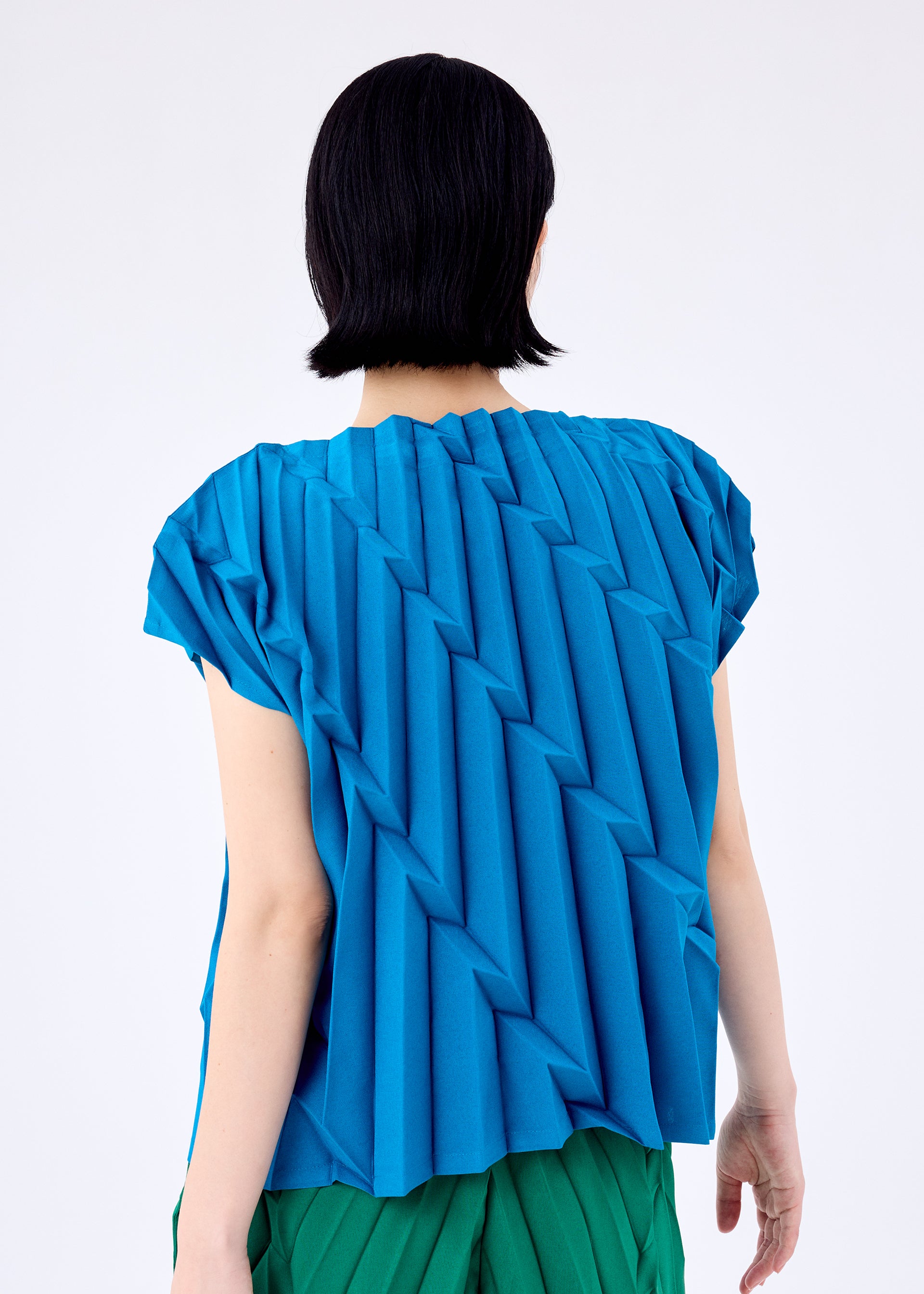 TREE PLEATS – isseymiyake.com
