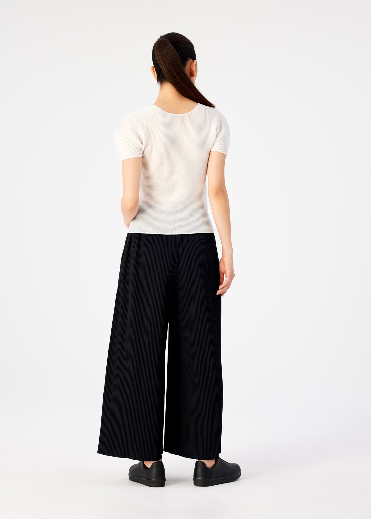FINE KNIT PLEATS BLACK – isseymiyake.com