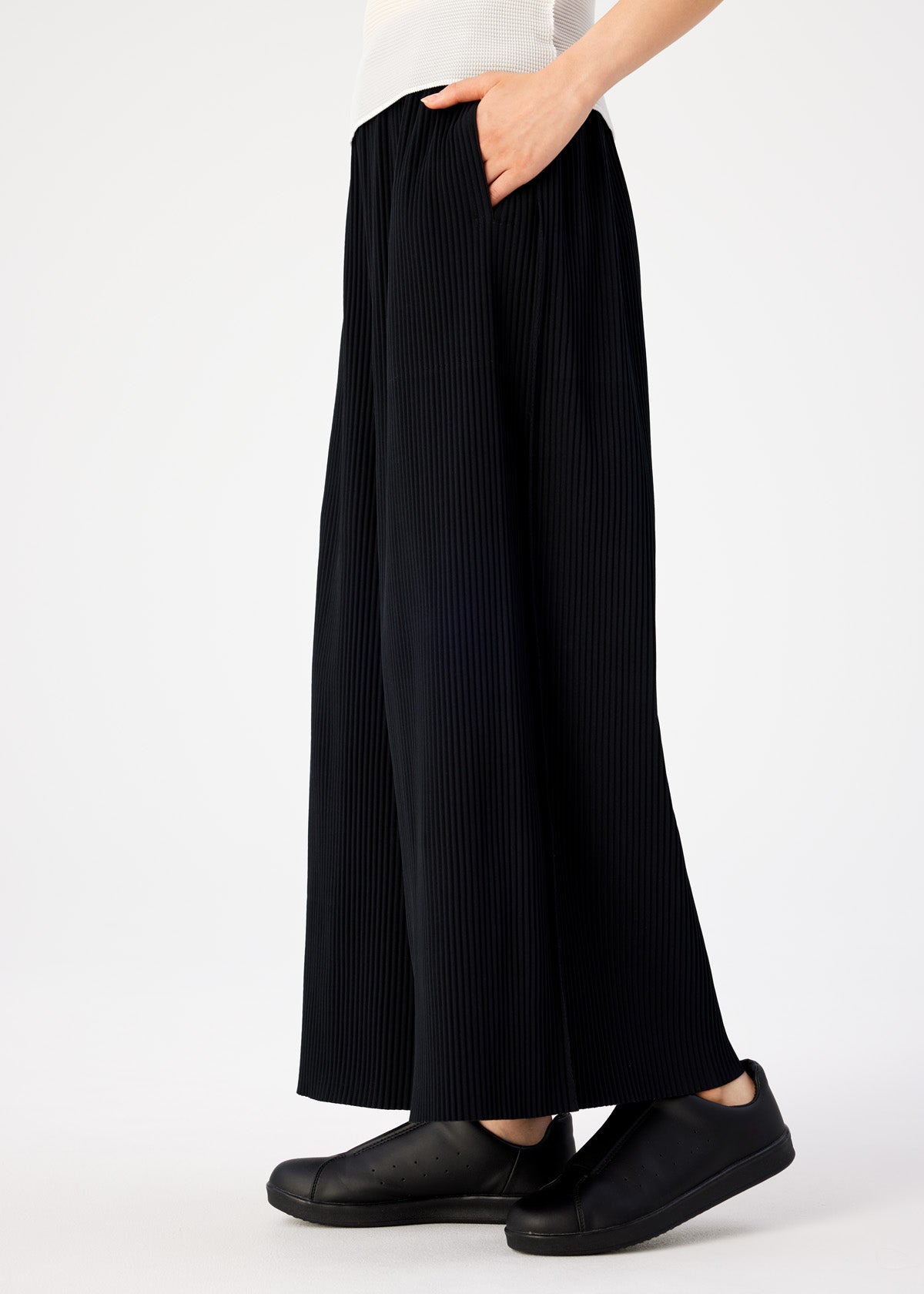 FINE KNIT PLEATS BLACK – isseymiyake.com