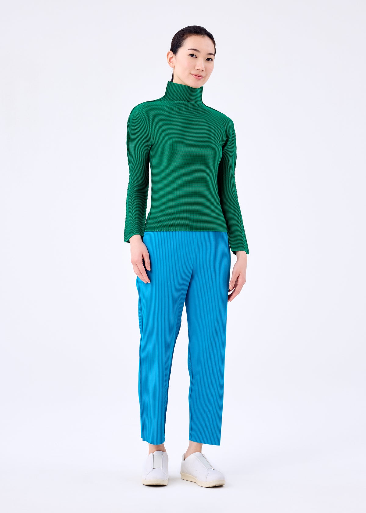 FINE KNIT PLEATS COLOR 2 – isseymiyake.com 