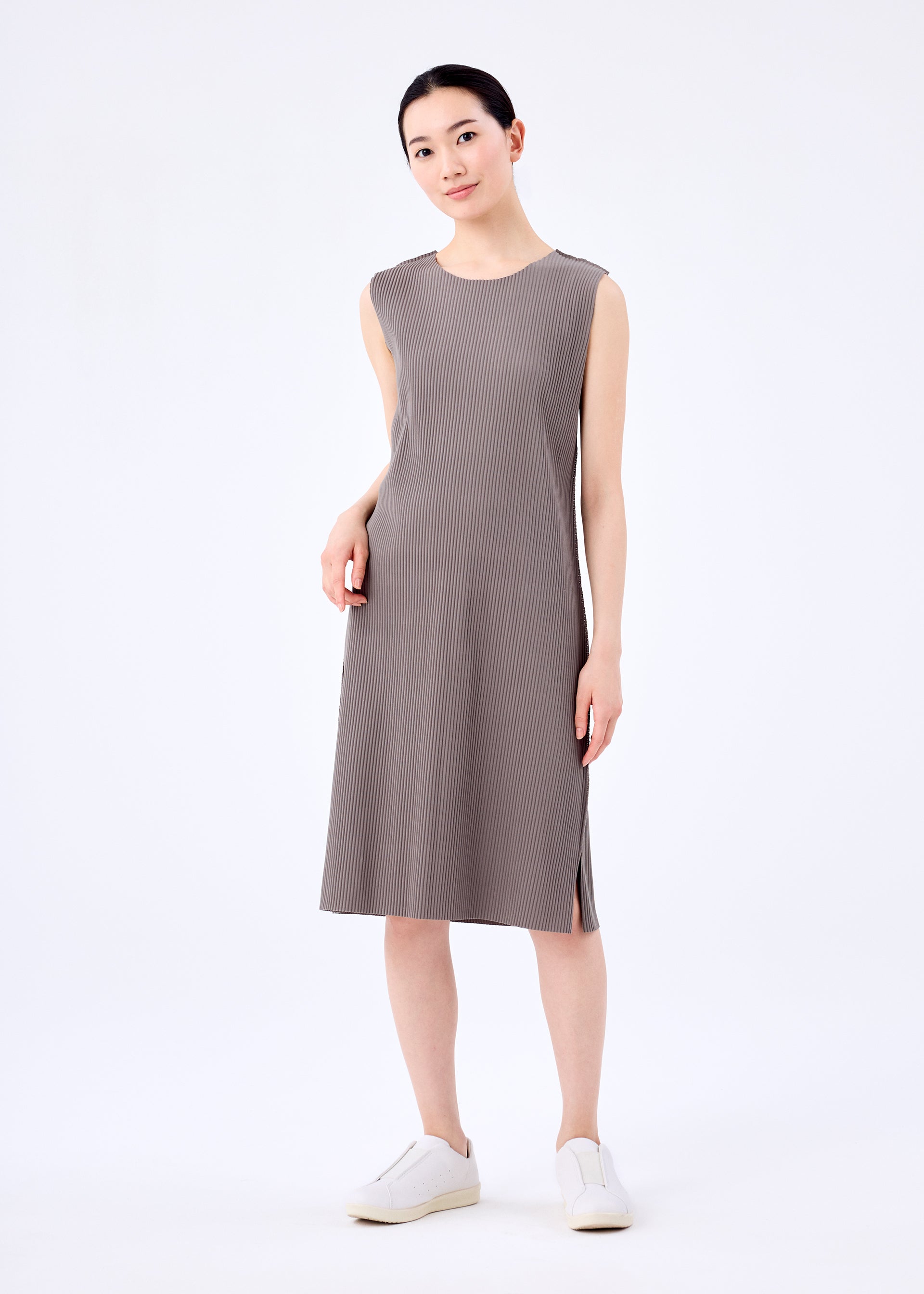 FINE KNIT PLEATS COLOR 2 – isseymiyake.com 