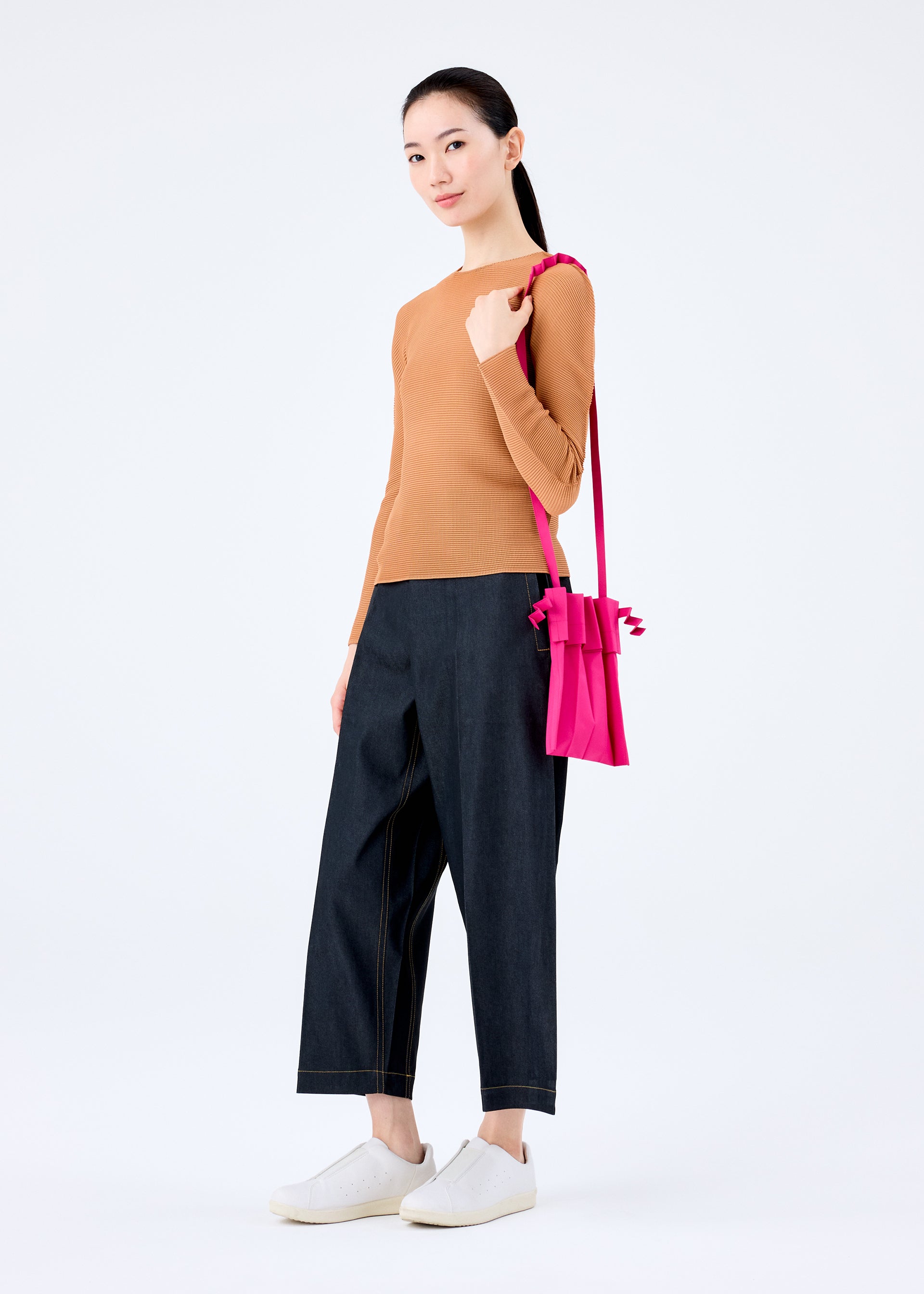 FOLD PLEATS BAG, Bags & Wallets_Shoulder Bag, Wearing Image 1