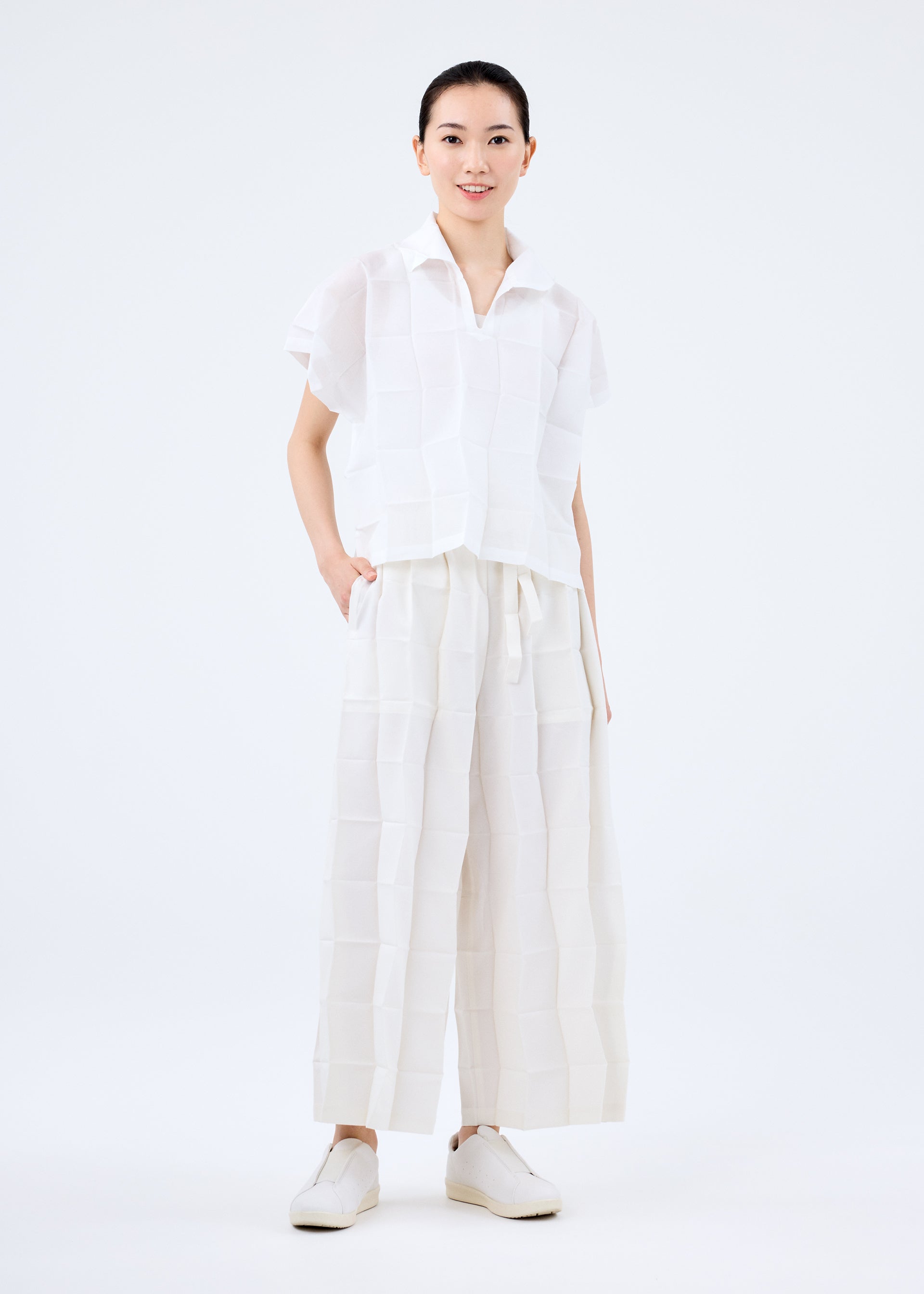 ウィメンズ／パンツ – isseymiyake.com
