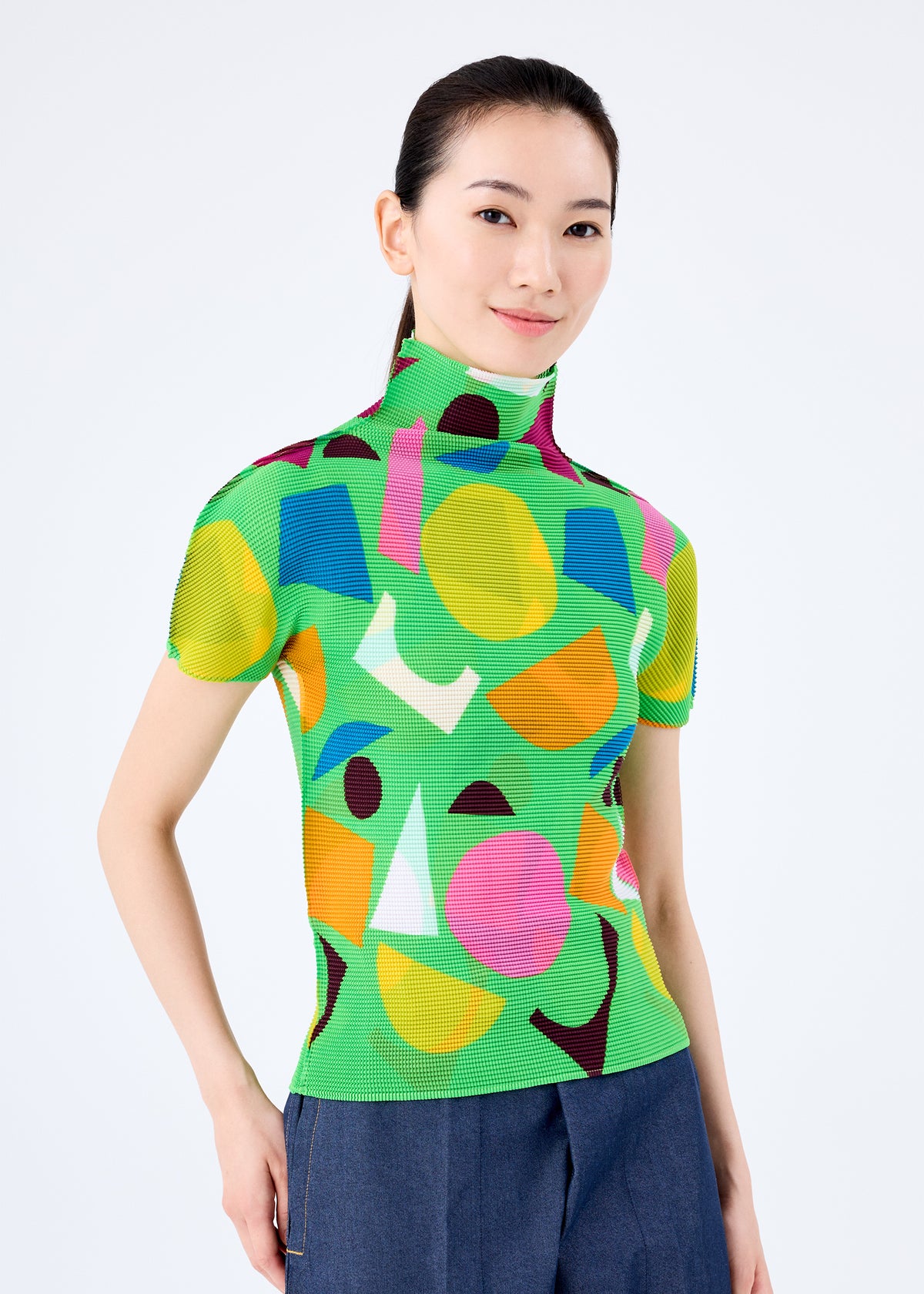 LOOKING FOR A SMILE – isseymiyake.com