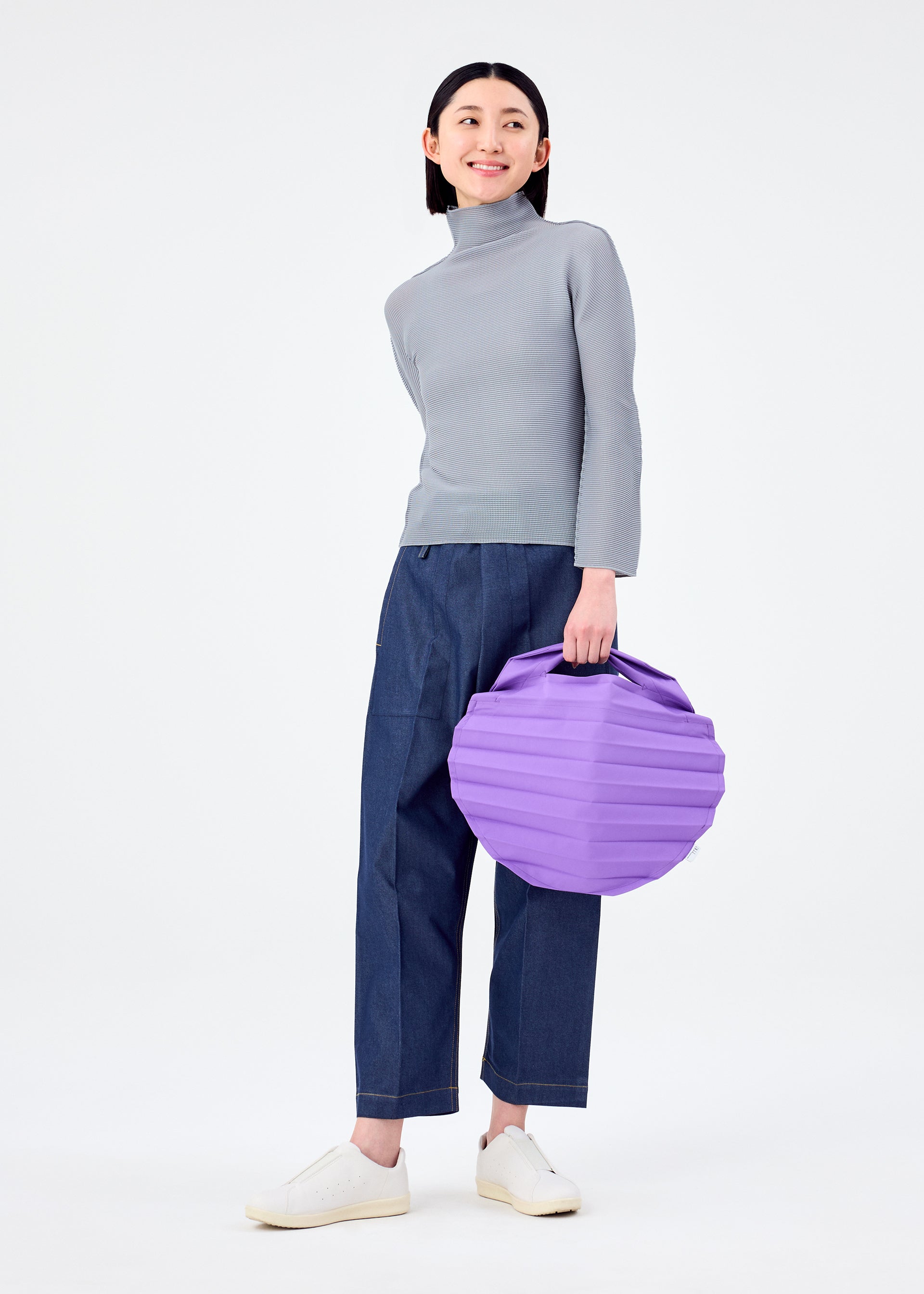 CIRCLE PLEATS BAG、バッグ&財布_トートバッグ、着用画像1