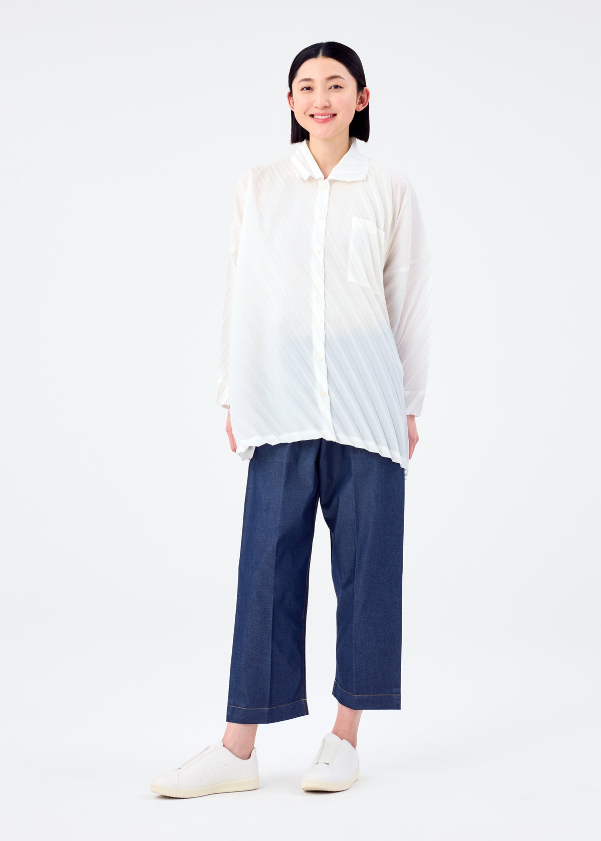 ANGLE PLEATS SHIRT、ウィメンズ_トップス_トップ、着用画像3