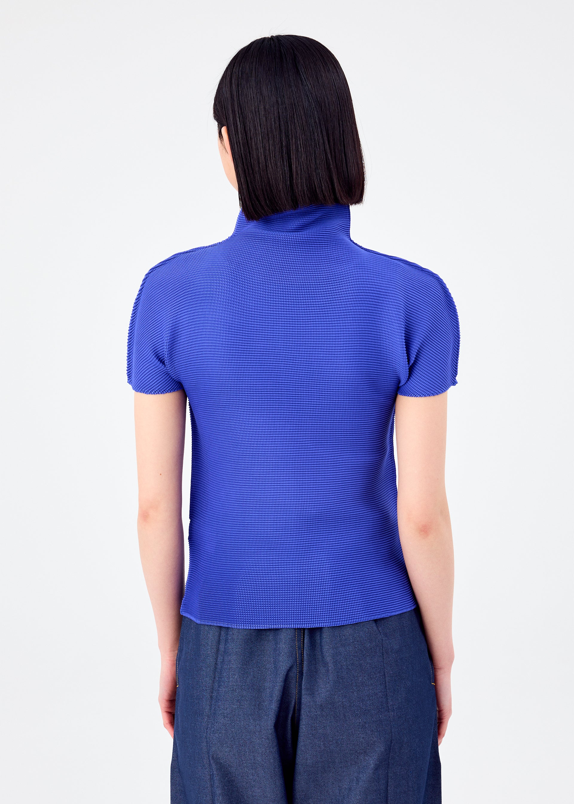 STRETCH PLEATS 2 – isseymiyake.com